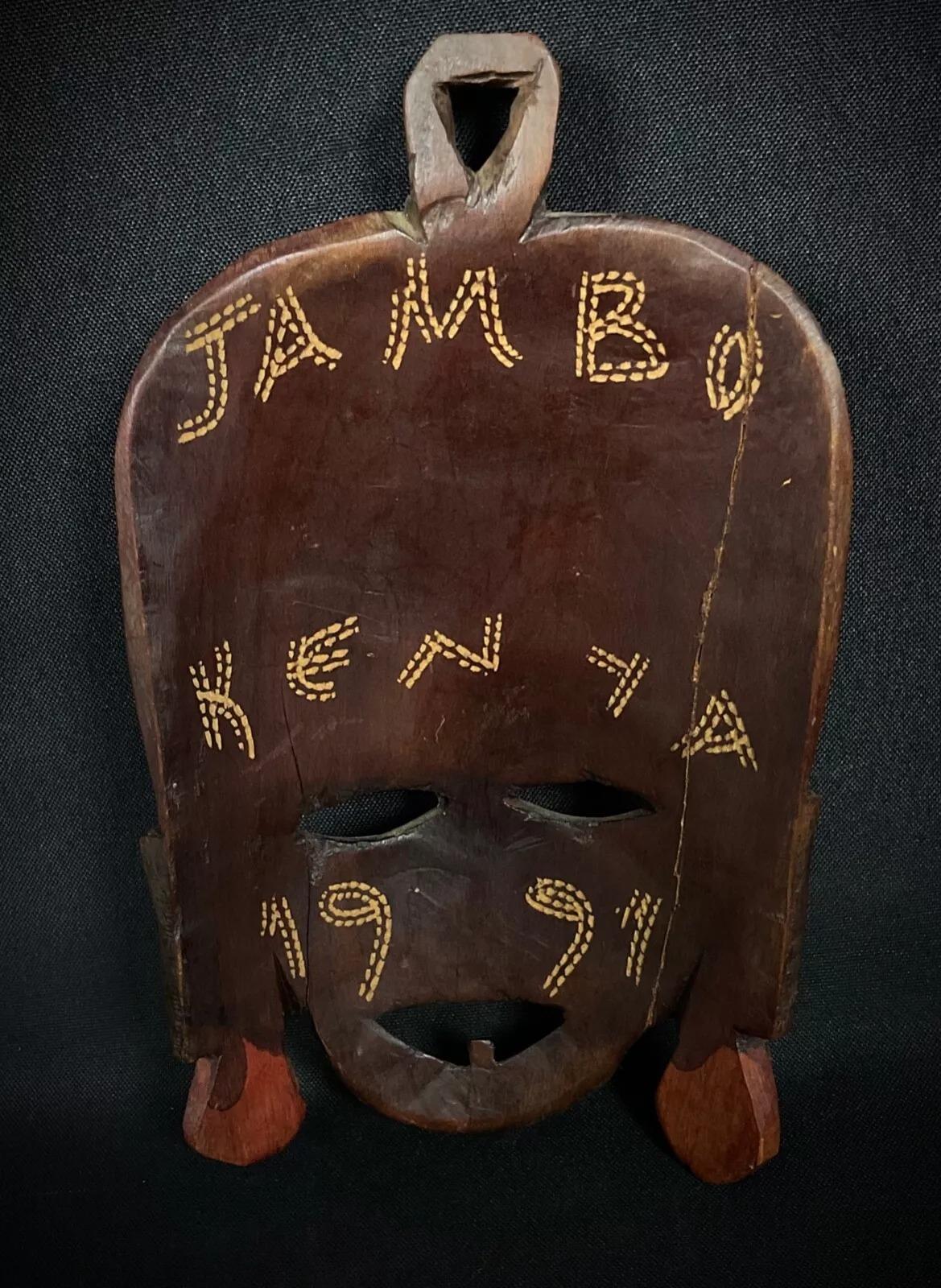 Diese afrikanische Holzmaske im Vintage-Stil mit dem Titel 
