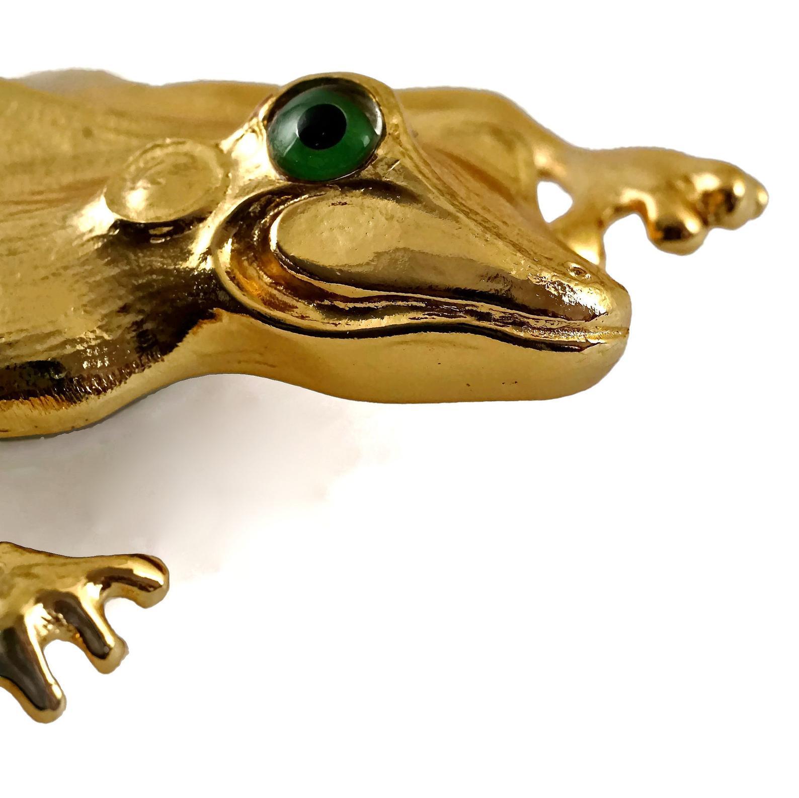 frog buckle