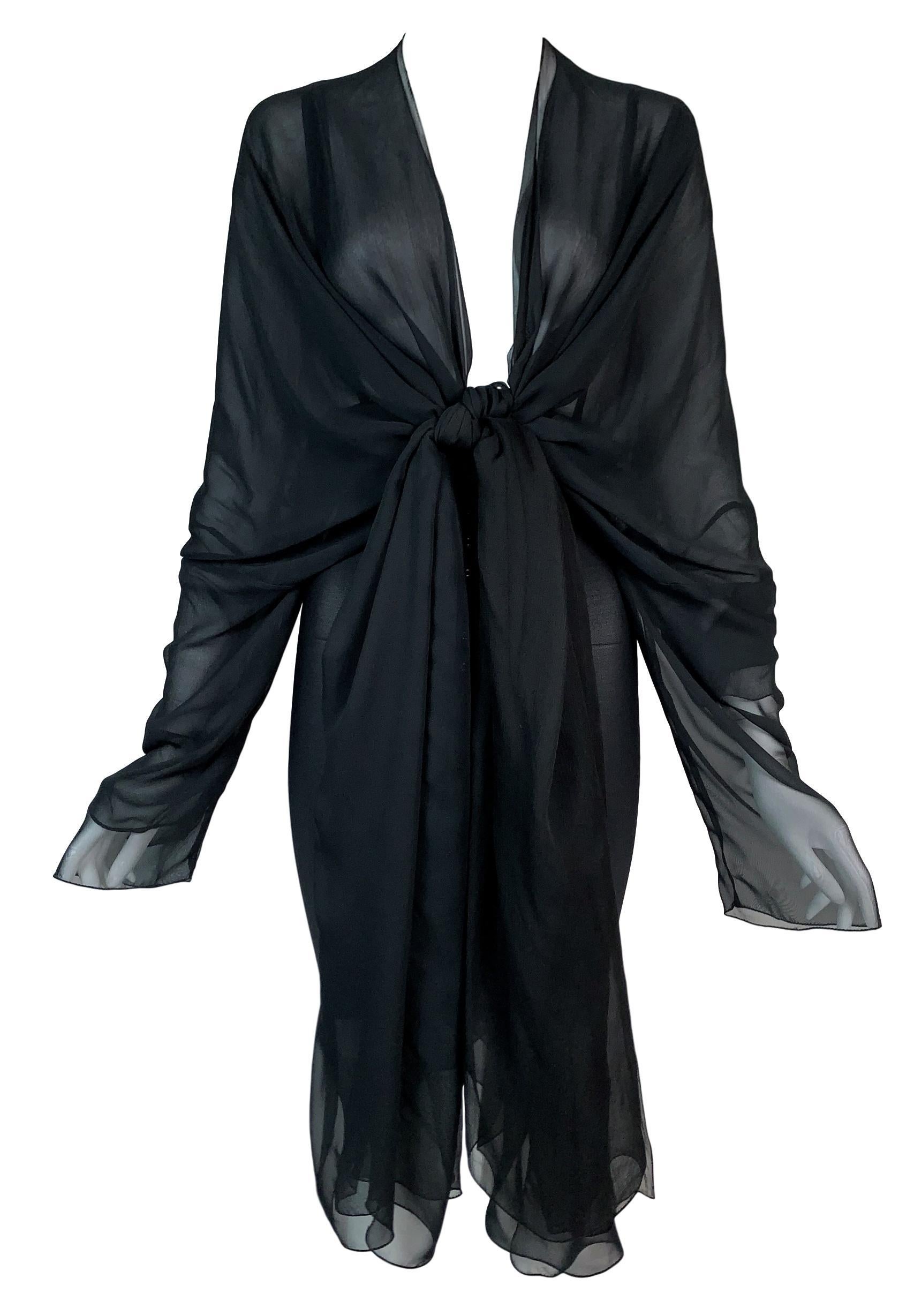 DESIGNER: 1992 Dolce & Gabbana

Bitte kontaktieren Sie uns für weitere Informationen und/oder Fotos. 

ZUSTAND: Gut- keine Mängel

MATERIAL: Das Oberteil ist aus Seide:: der Rockteil aus einer Elasthanmischung

COUNTRY MADE: Italien

GRÖSSE: