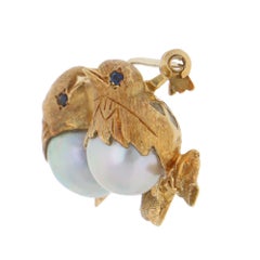 Vintage 1992 Love Birds Pearl and Sapphire Brooch in Yellow Gold