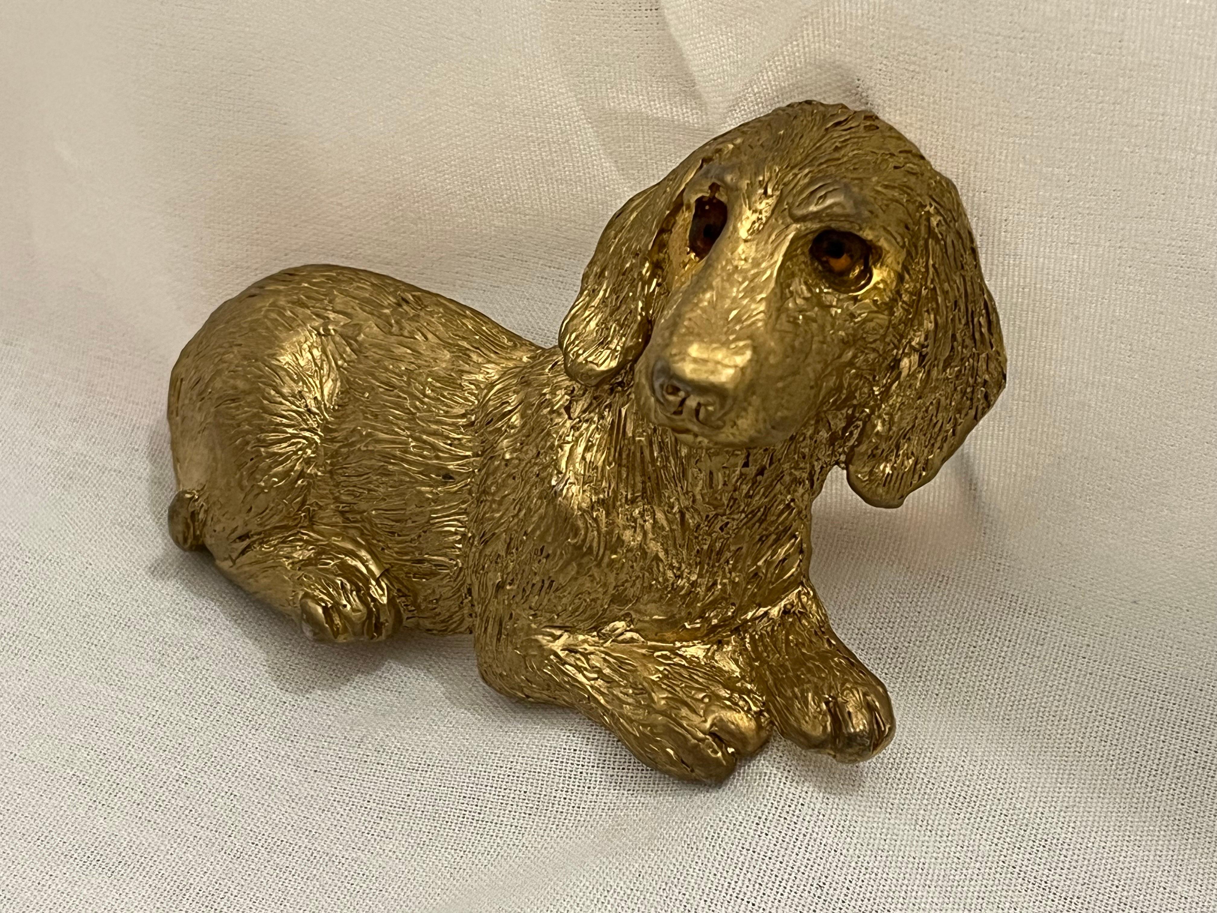 20th Century Vintage 1992 Mimi Di Niscemi Signed Golden Dachshund Belt Buckle with Brown Eyes For Sale