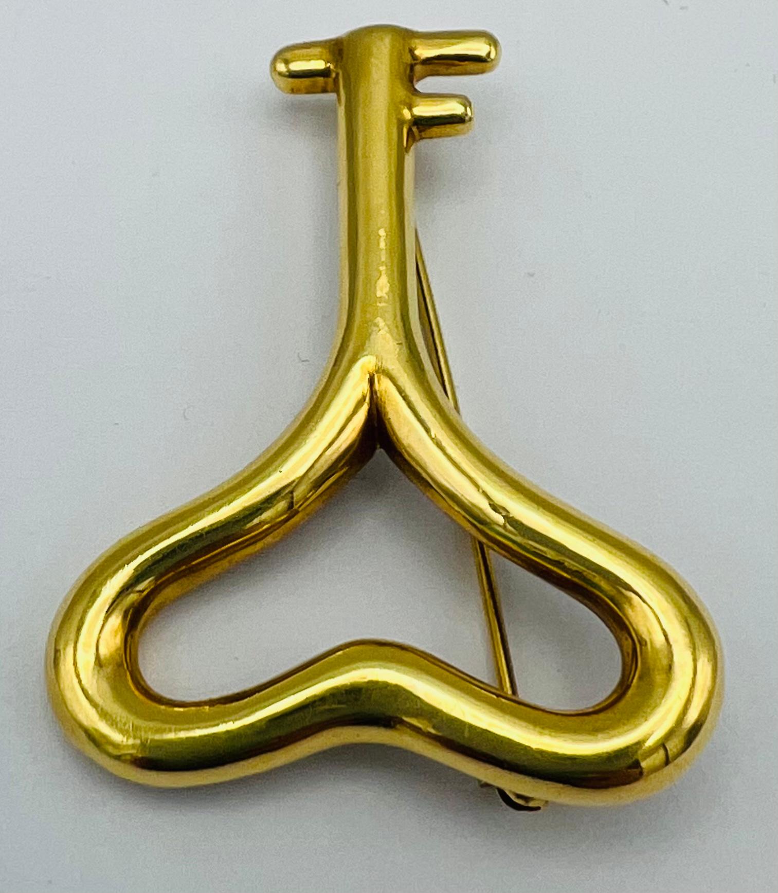 Vintage 1993 Angela Cummings Yellow Gold Heart Key Brooch  In Excellent Condition For Sale In Beverly Hills, CA