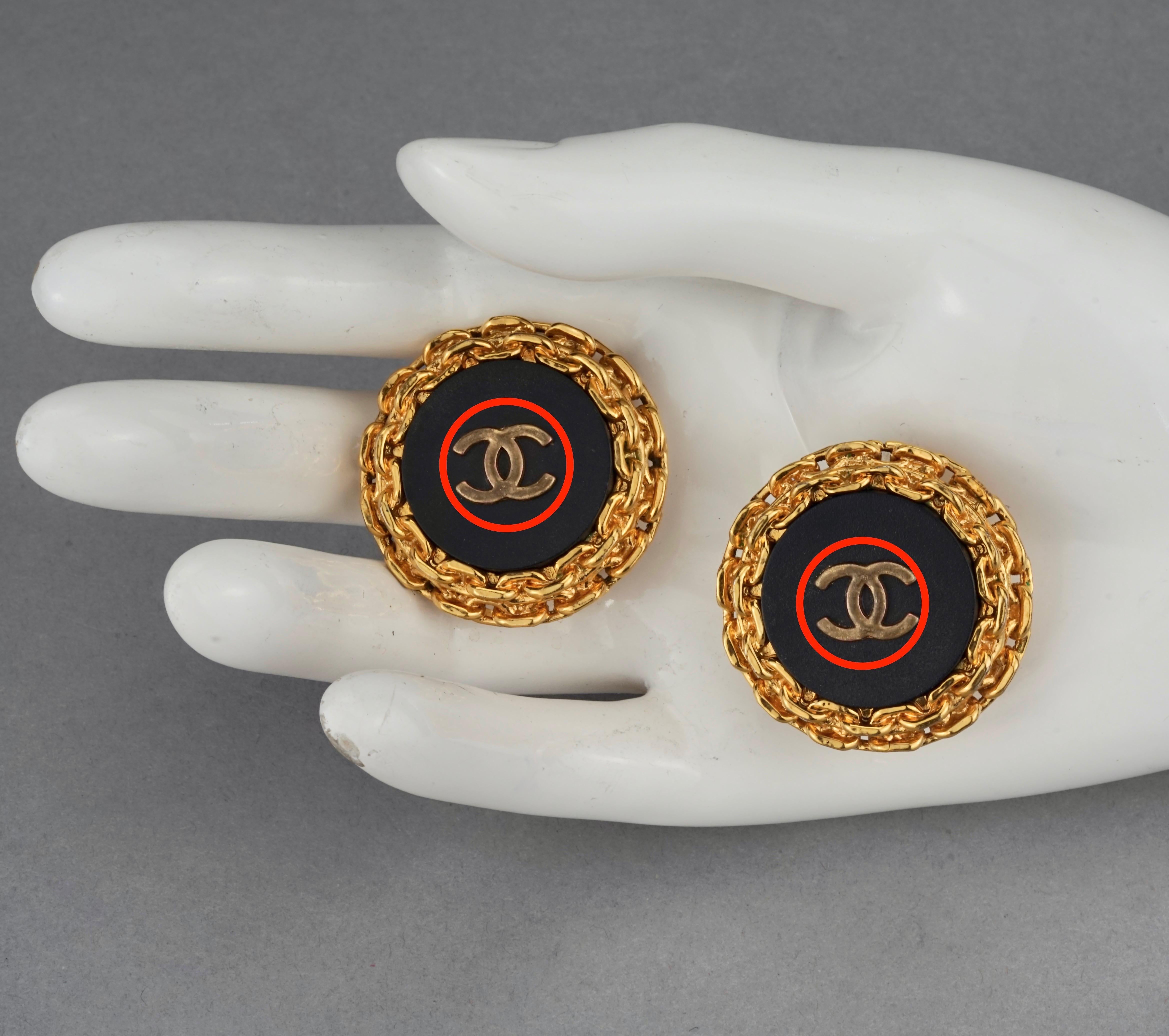 Vintage 1993 CHANEL CC Logo Disc Chain Earrings For Sale 7
