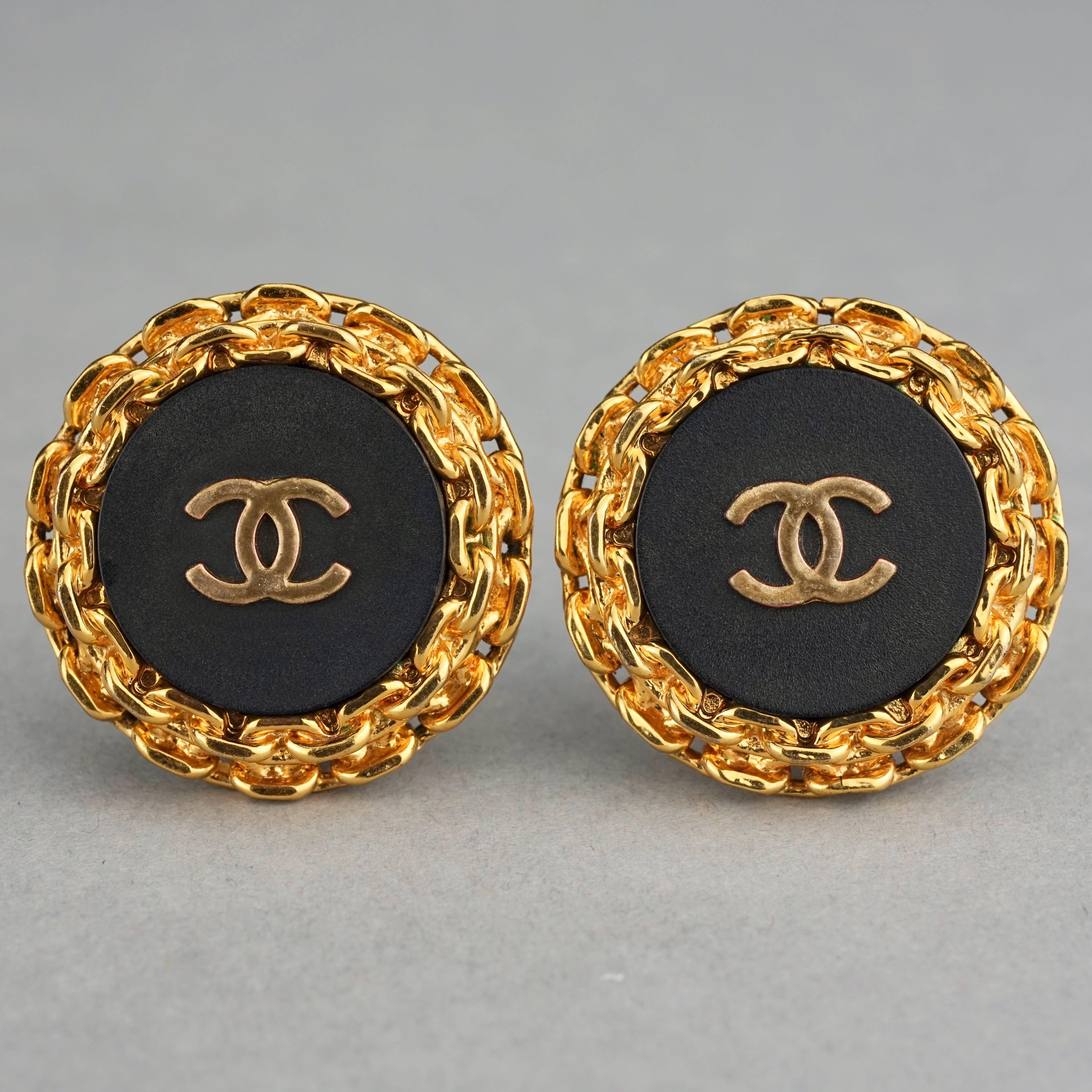 Vintage 1993 CHANEL CC Logo Disc Chain Earrings In Good Condition For Sale In Kingersheim, Alsace