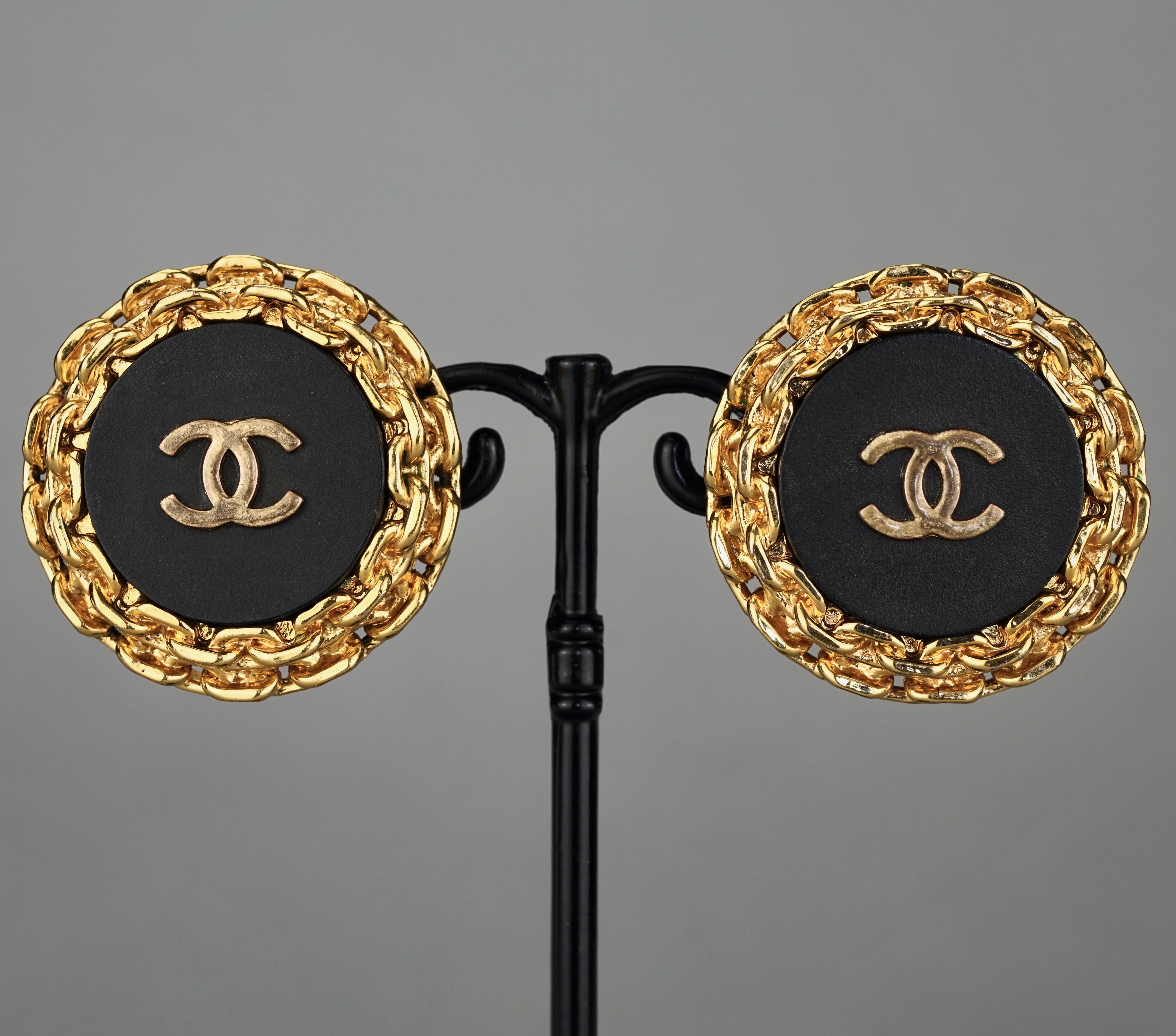 Vintage 1993 CHANEL CC Logo Disc Chain Earrings For Sale 2