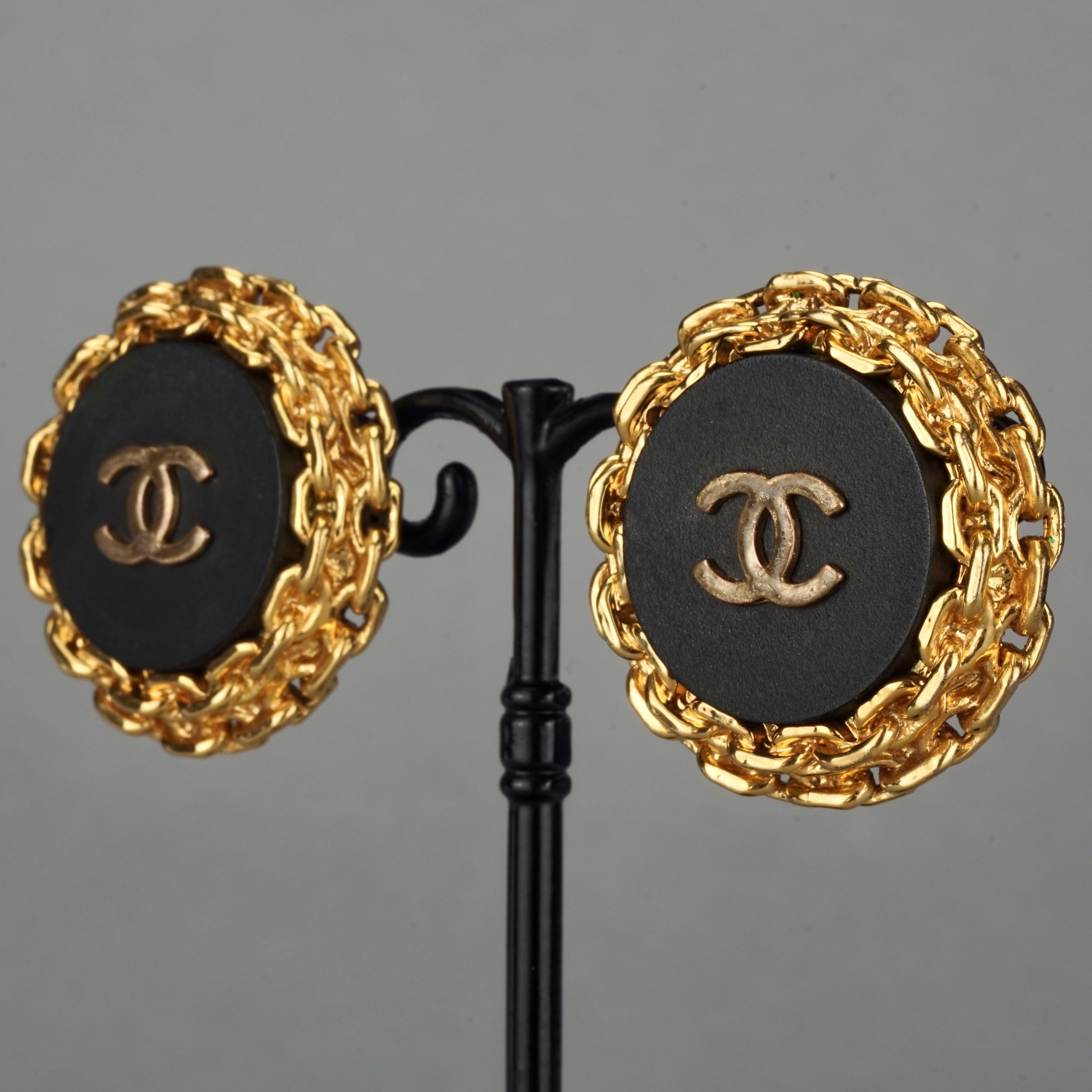 Vintage 1993 CHANEL CC Logo Disc Chain Earrings For Sale 3