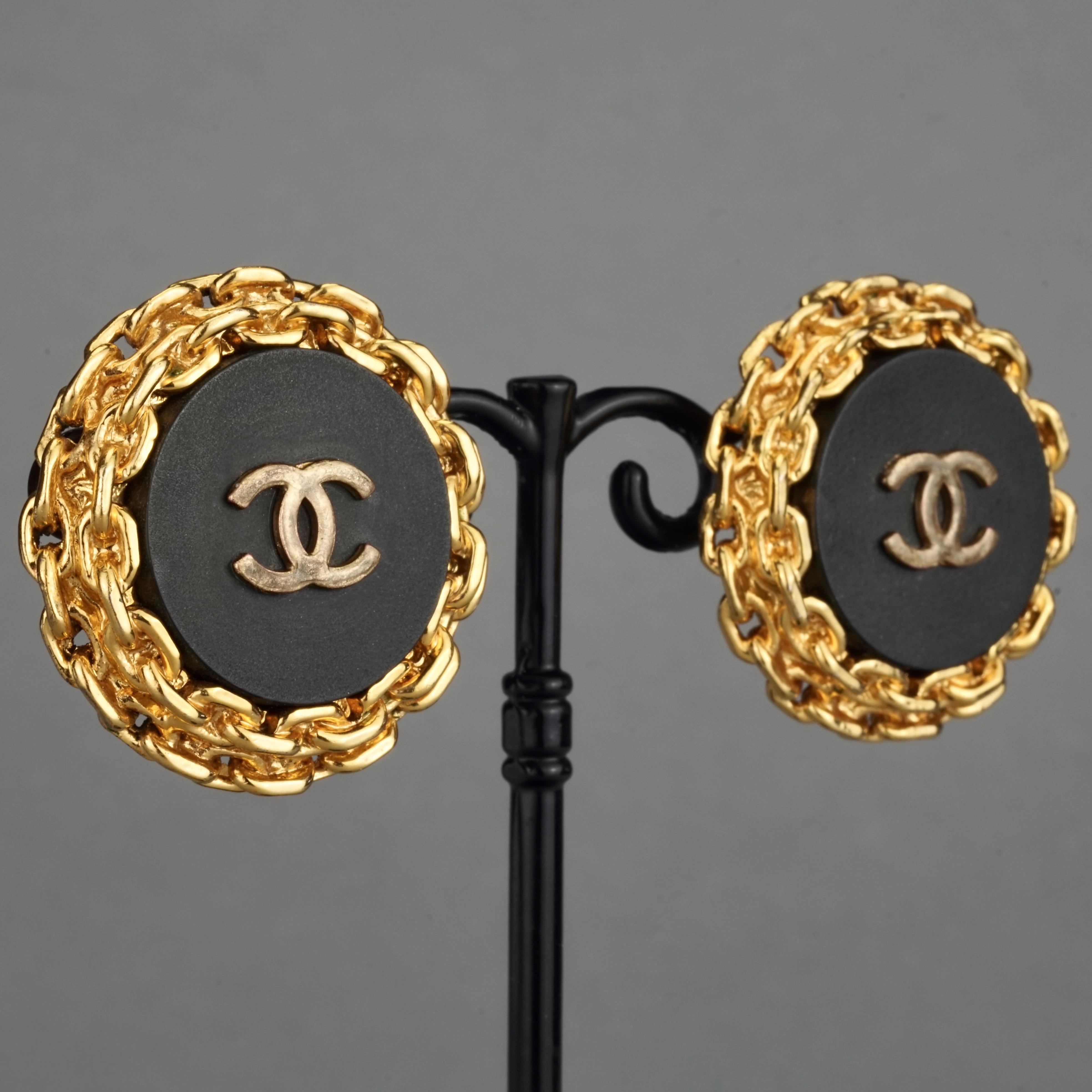 Vintage 1993 CHANEL CC Logo Disc Chain Earrings For Sale 4