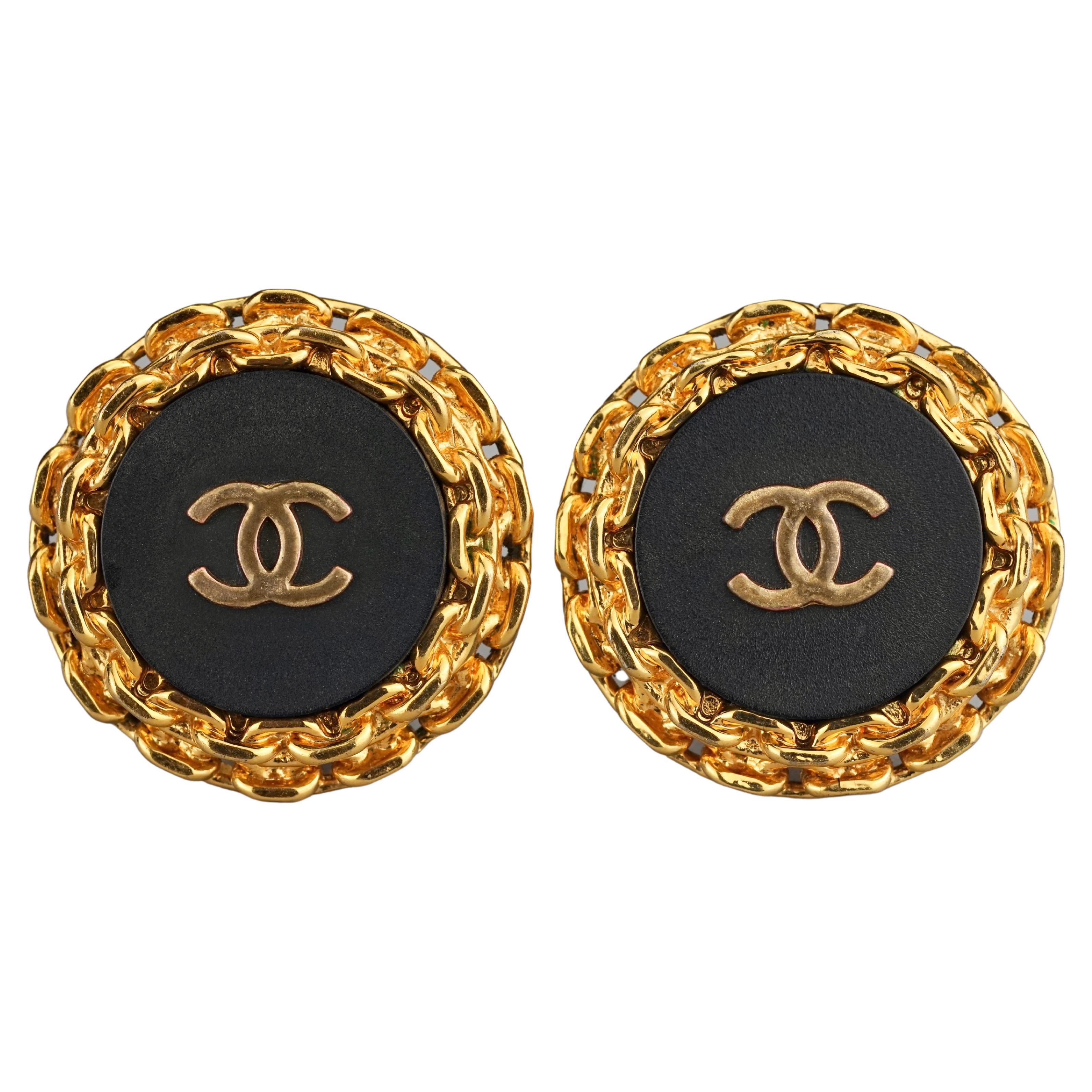 Vintage 1993 CHANEL CC Logo Disc Chain Earrings For Sale