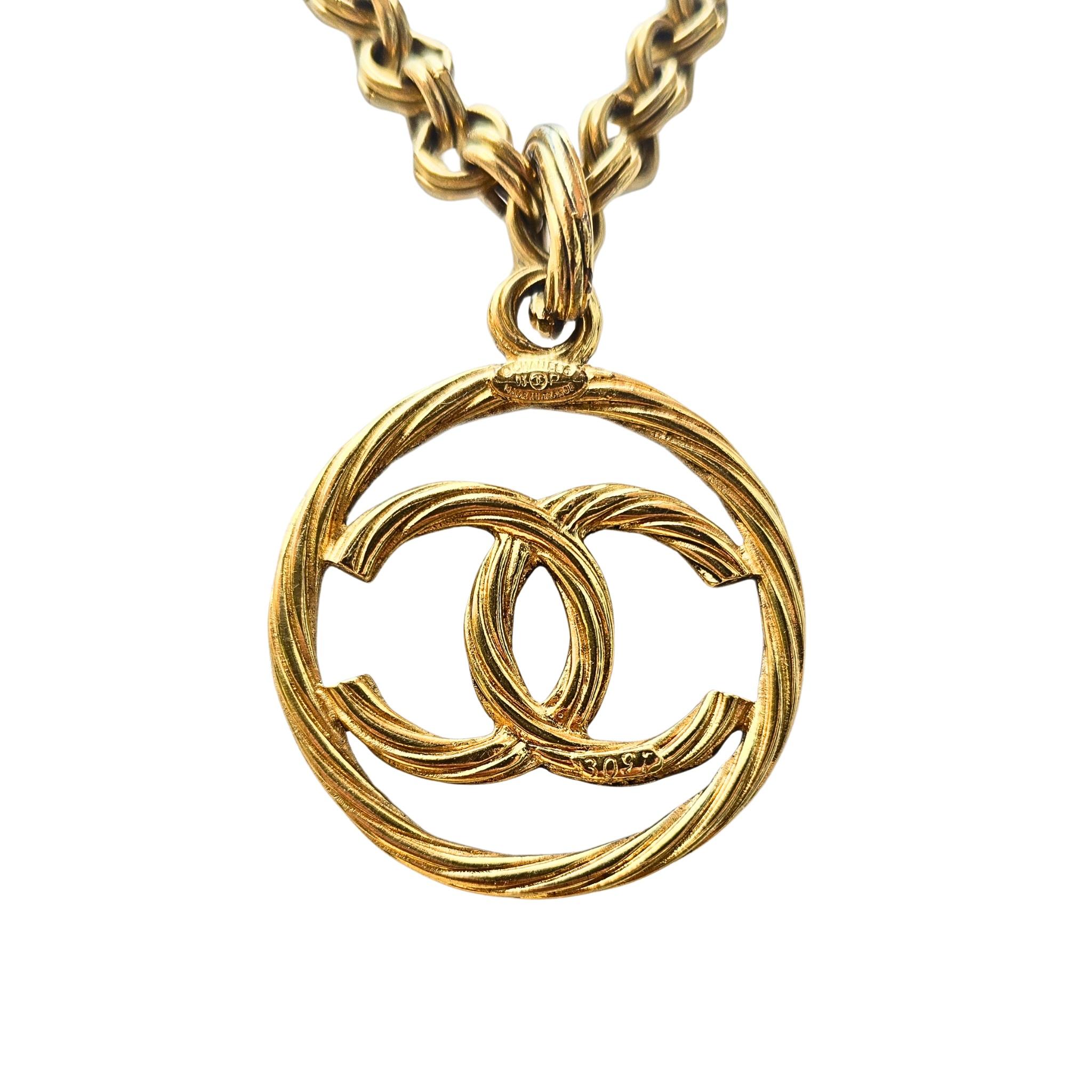 Modern Vintage 1993 Chanel CC Medallion Long Chain Chunky Necklace 24K Gold Plated For Sale