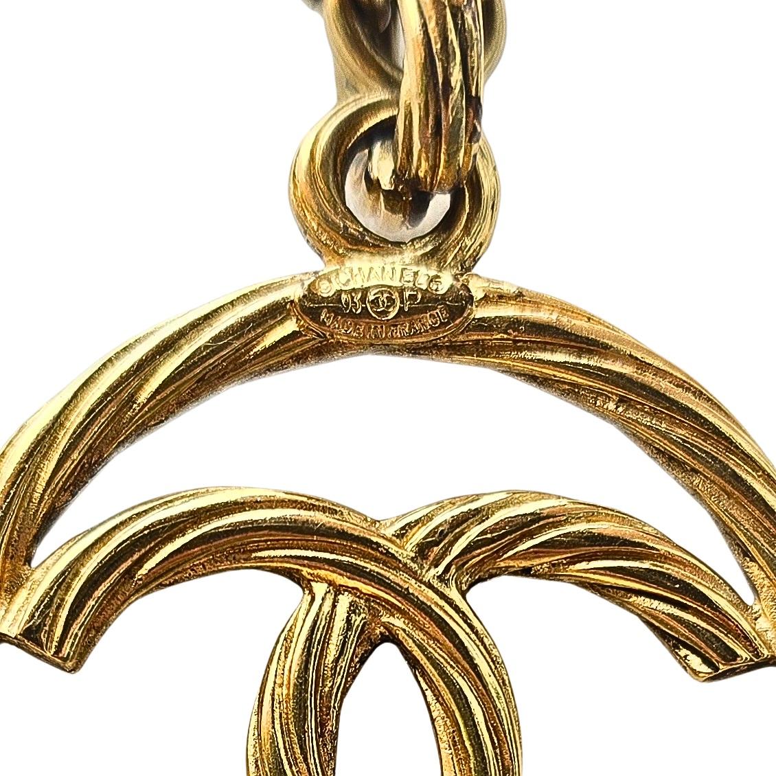 Women's or Men's Vintage 1993 Chanel CC Medallion Long Chain Chunky Necklace 24K Gold Plated For Sale