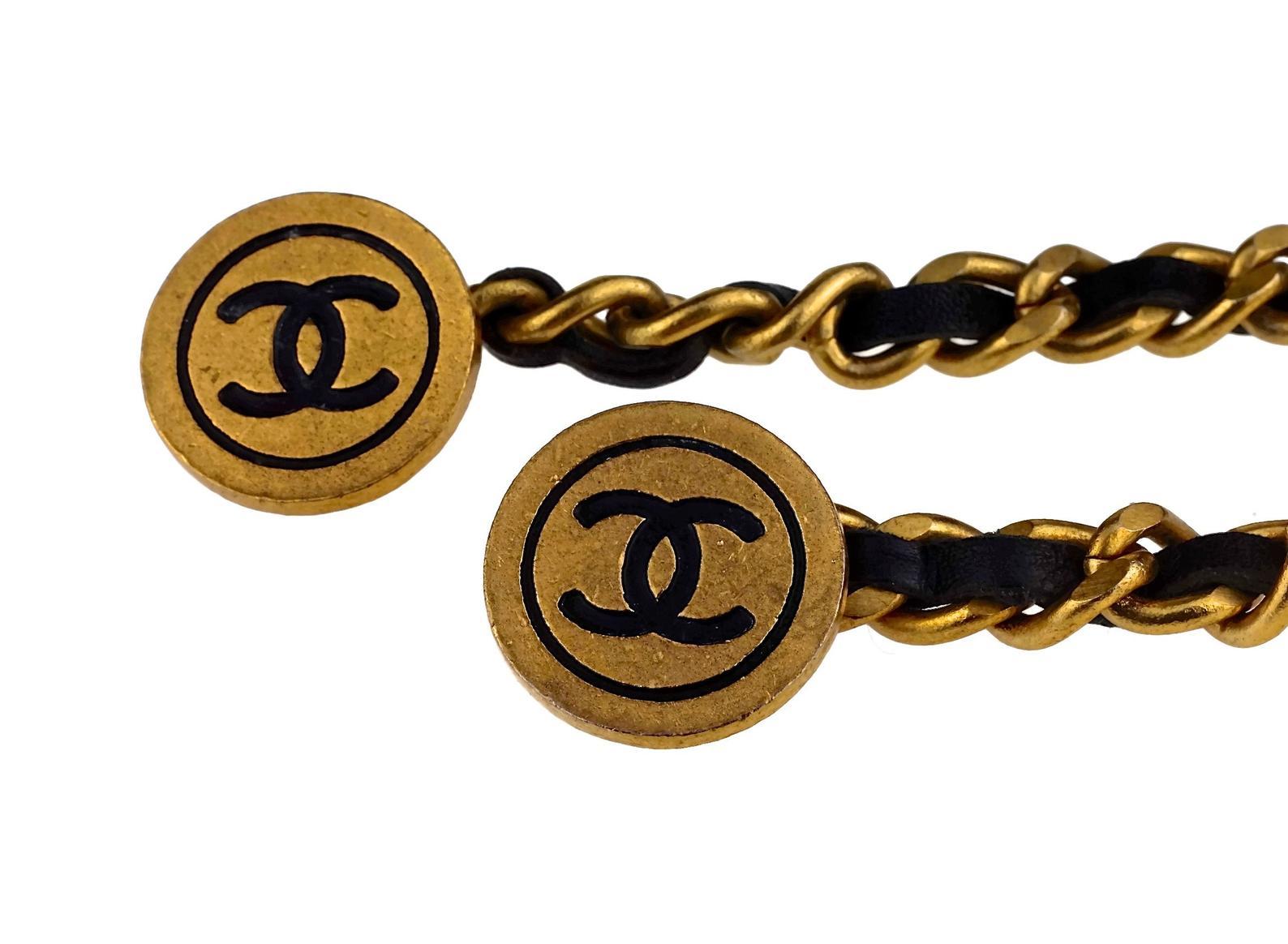 Vintage 1993 CHANEL Leather Chain CC Medallion Cufflinks Bracelet In Good Condition For Sale In Kingersheim, Alsace
