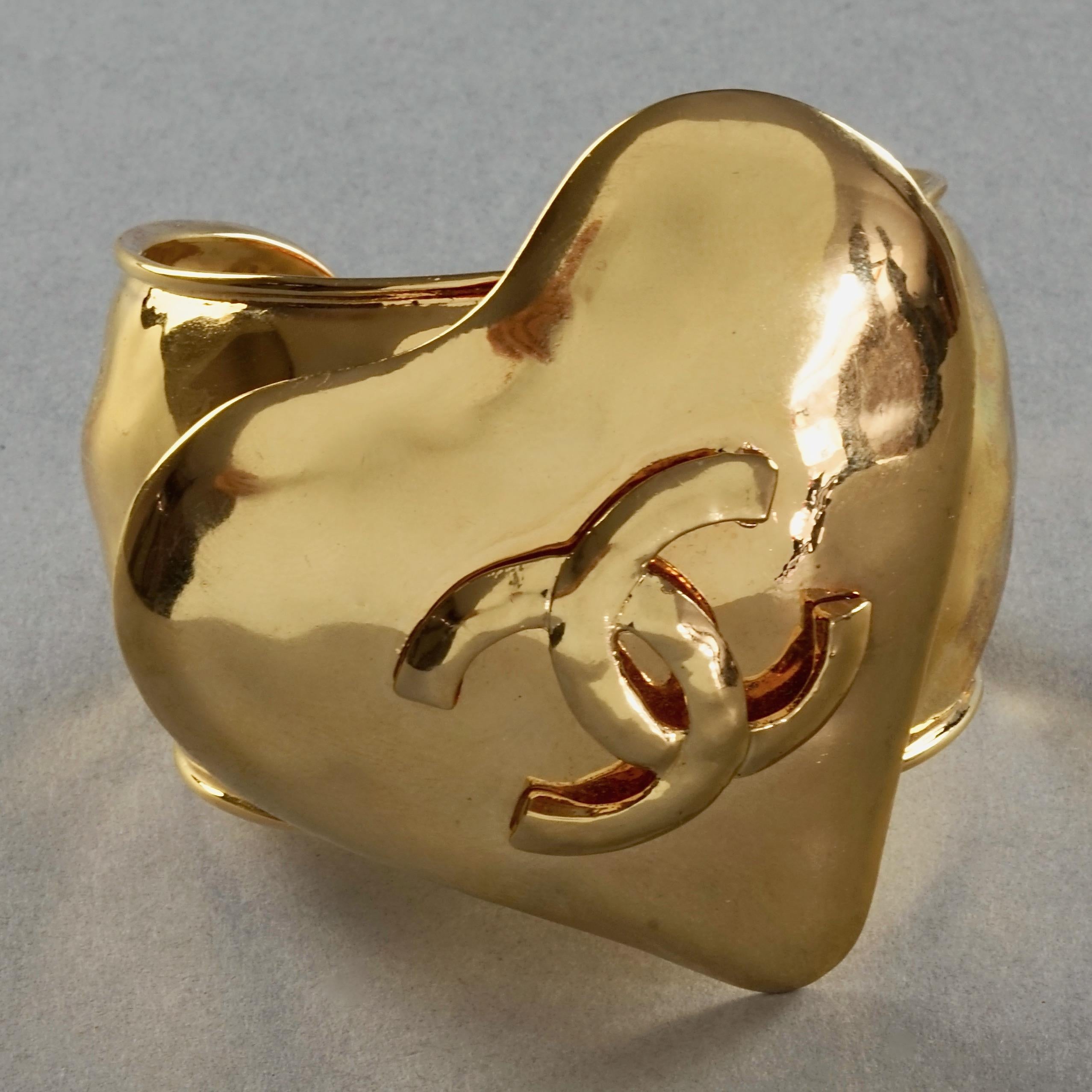 chanel lip cuff