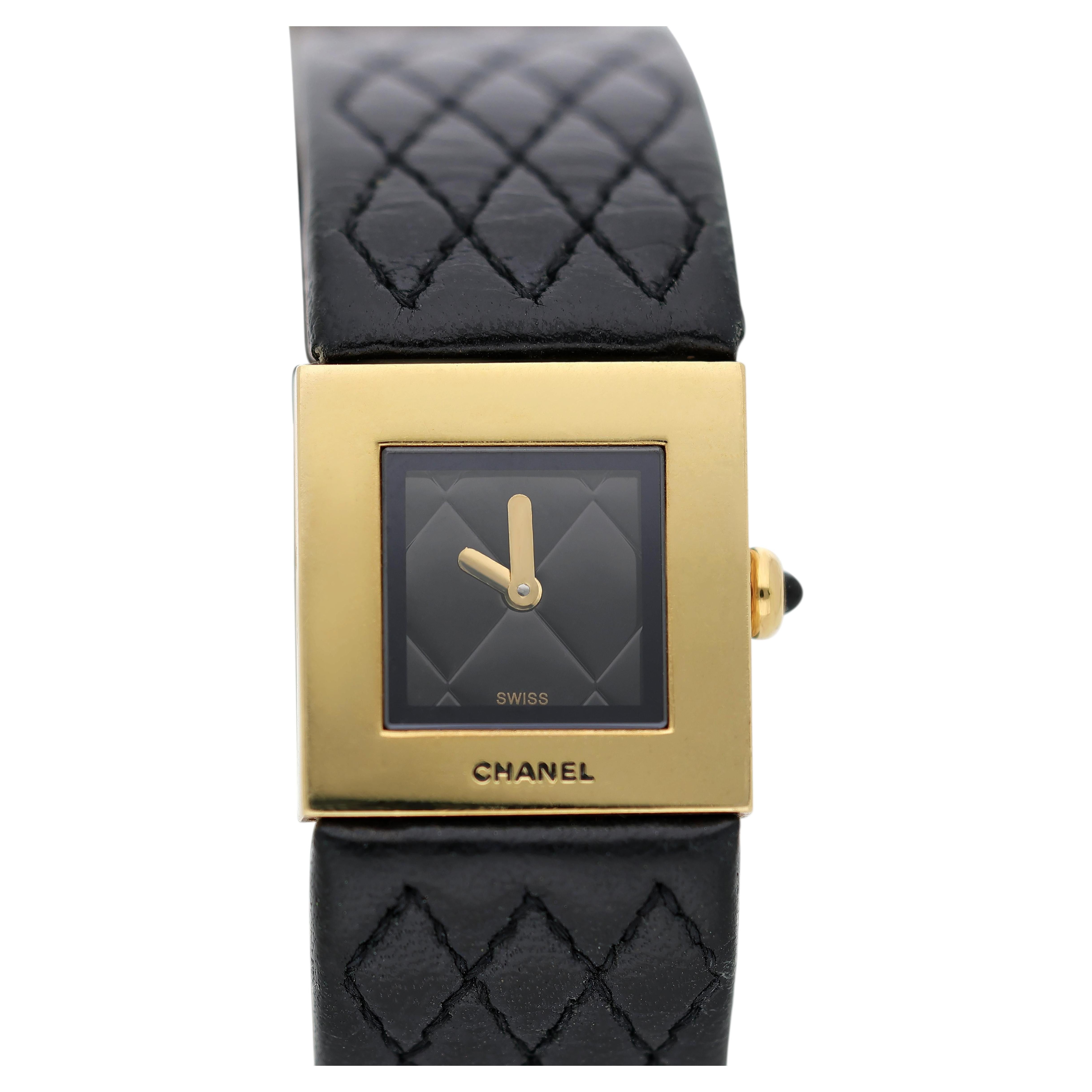 Reloj Vintage 1993 Chanel Matelasse H0109 Oro 18K Esfera Negra Acolchada