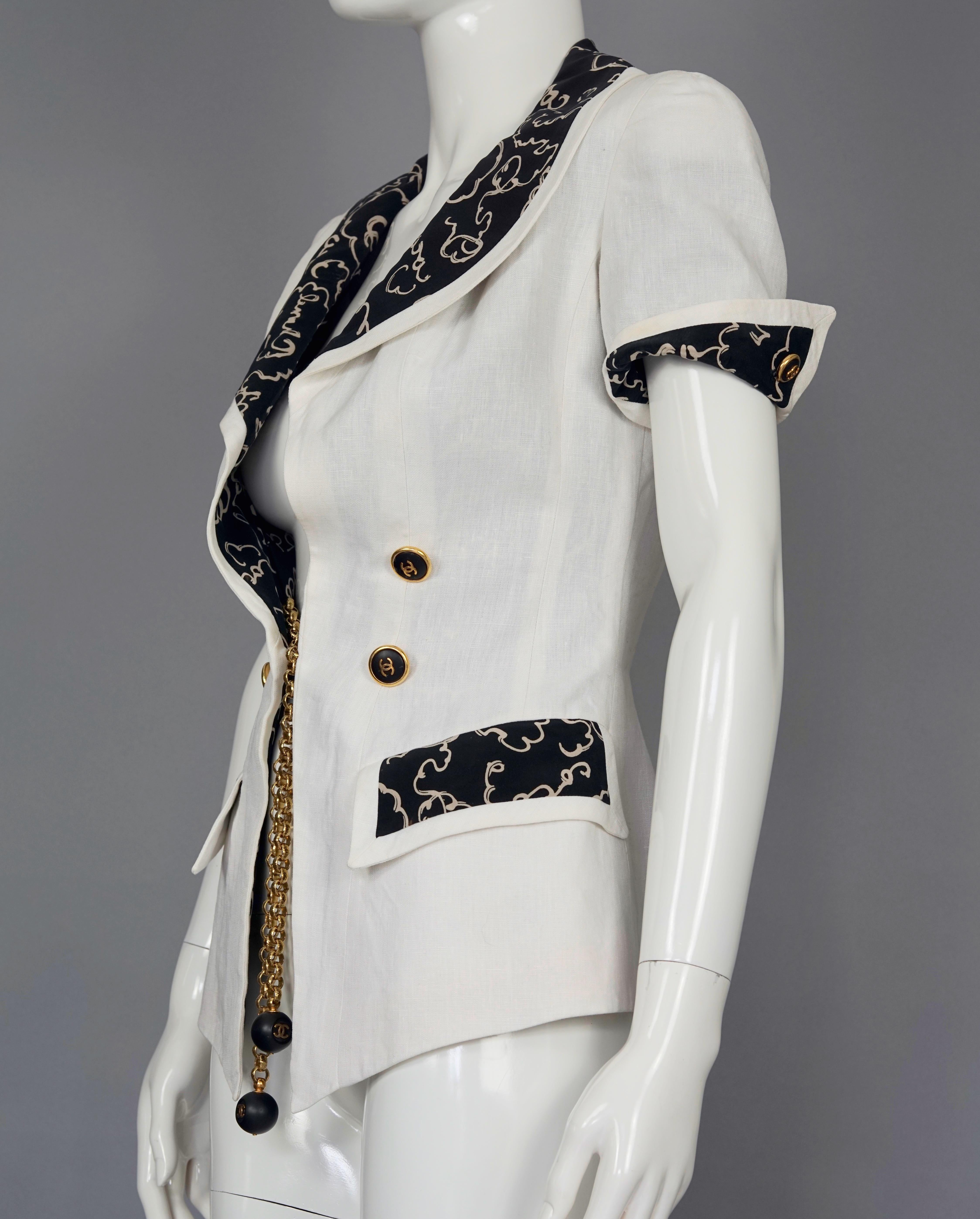 Vintage 1993 CHANEL White Linen Logo Silk Lining CC Chain Button Jacket
From 1993 Printemps Collection

Measurements taken laid flat, please double bust, waist and hips:
Shoulder: 14.96 inches (38 cm)
Sleeves: 7.08 inches (18 cm)
Bust: 16.92 inches