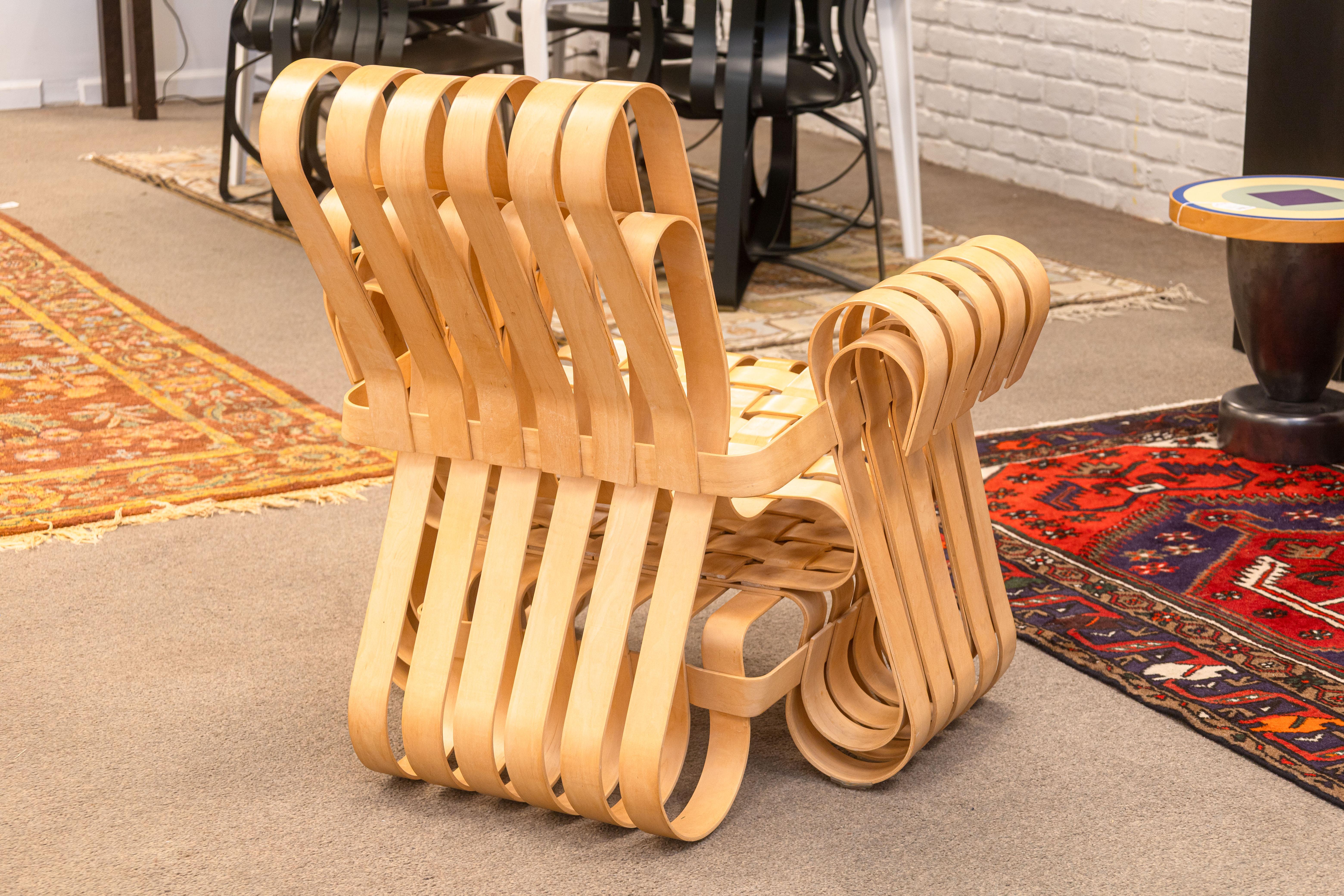 Fin du 20e siècle Vintage 1993 Frank Gehry for Franks Chaise longue tissée Power Play et Ottoman en vente