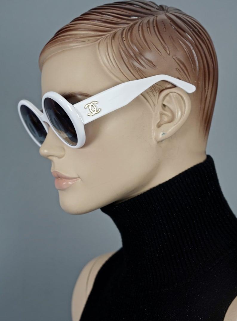 Vintage 1993 Iconic CHANEL CC Logo Lenses White Sunglasses In Excellent Condition In Kingersheim, Alsace