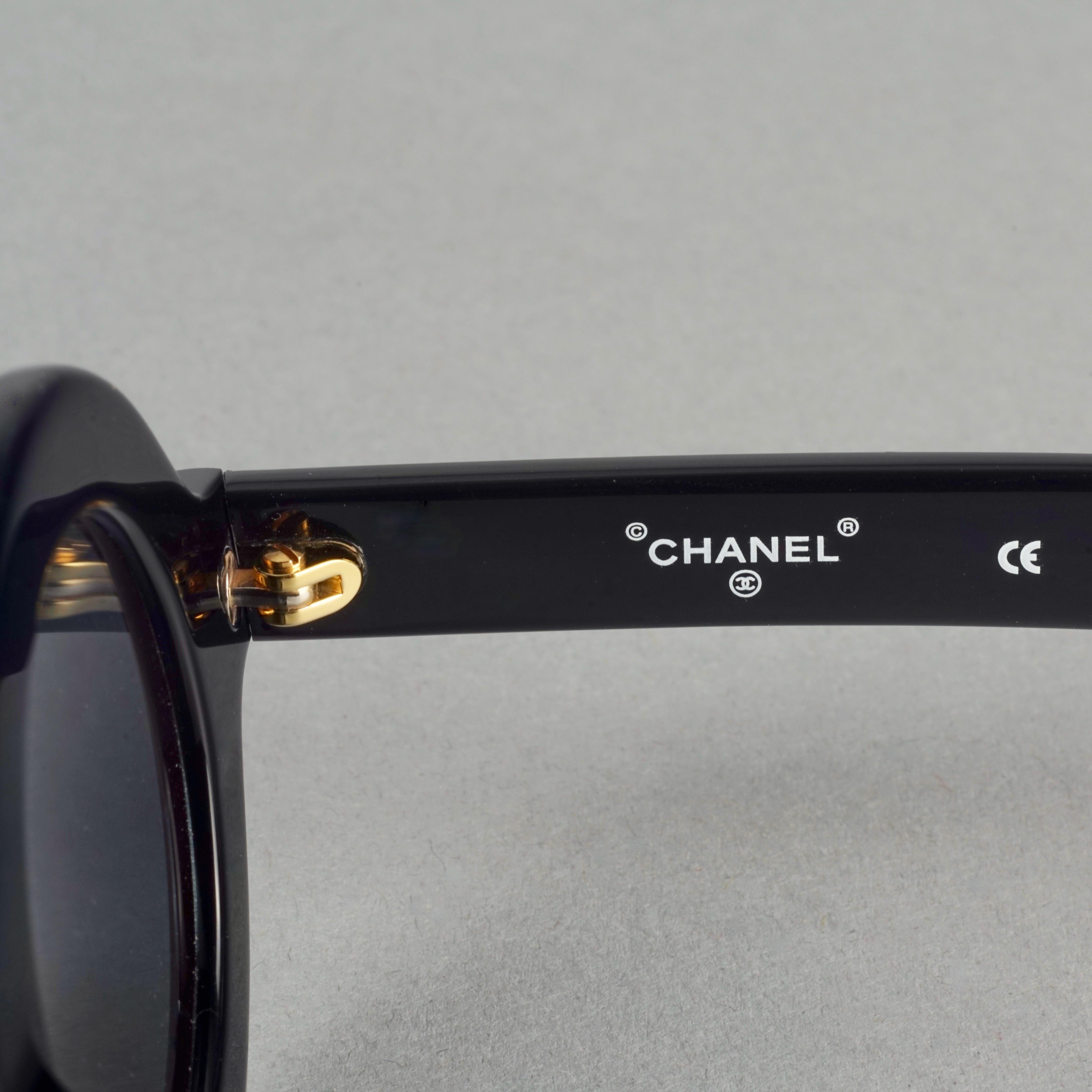 Vintage 1993 Iconic CHANEL PARIS CC Logo Round Black Sunglasses For Sale 6