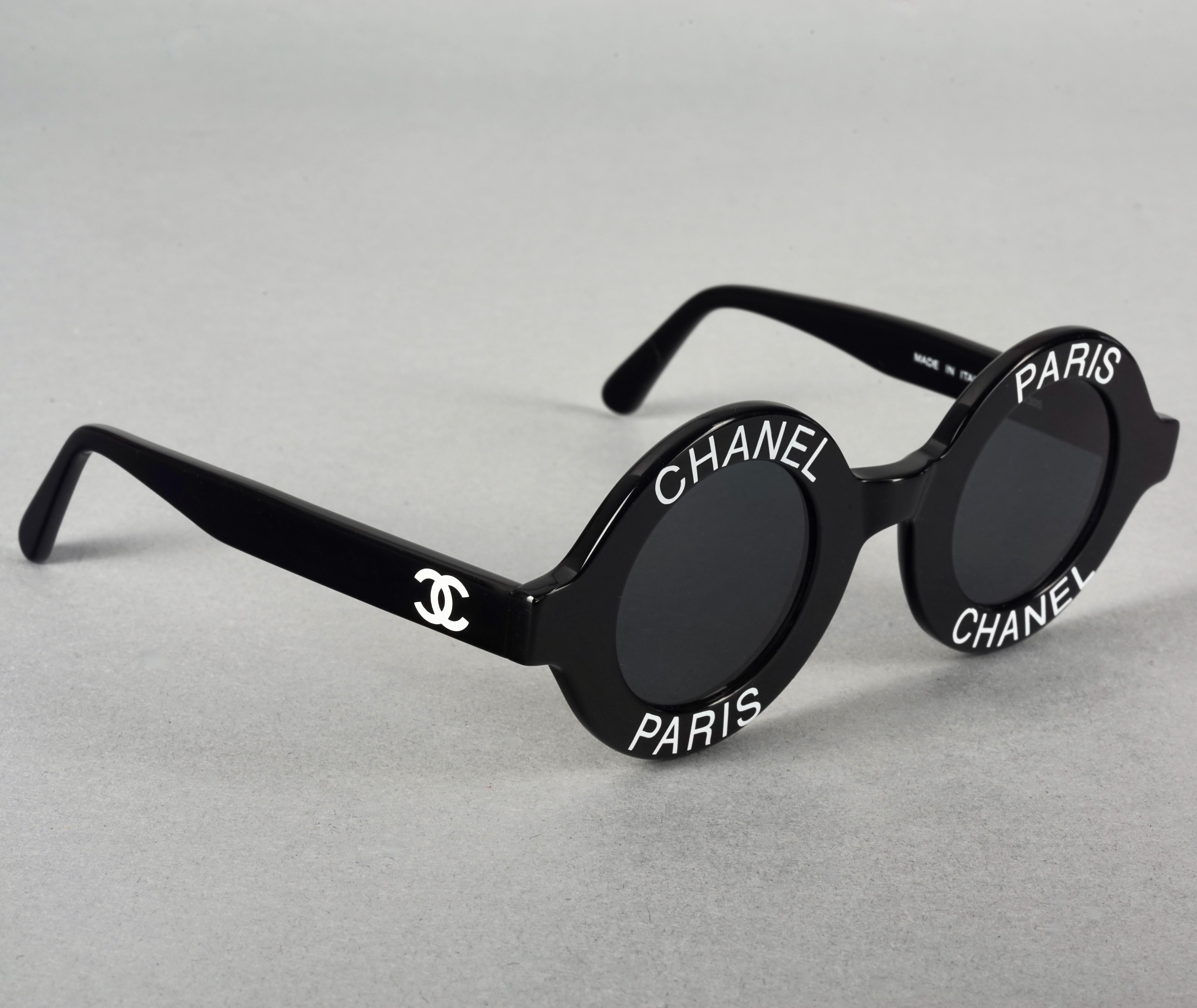 Women's or Men's Vintage 1993 Iconic CHANEL PARIS CC Logo Round Black Sunglasses For Sale