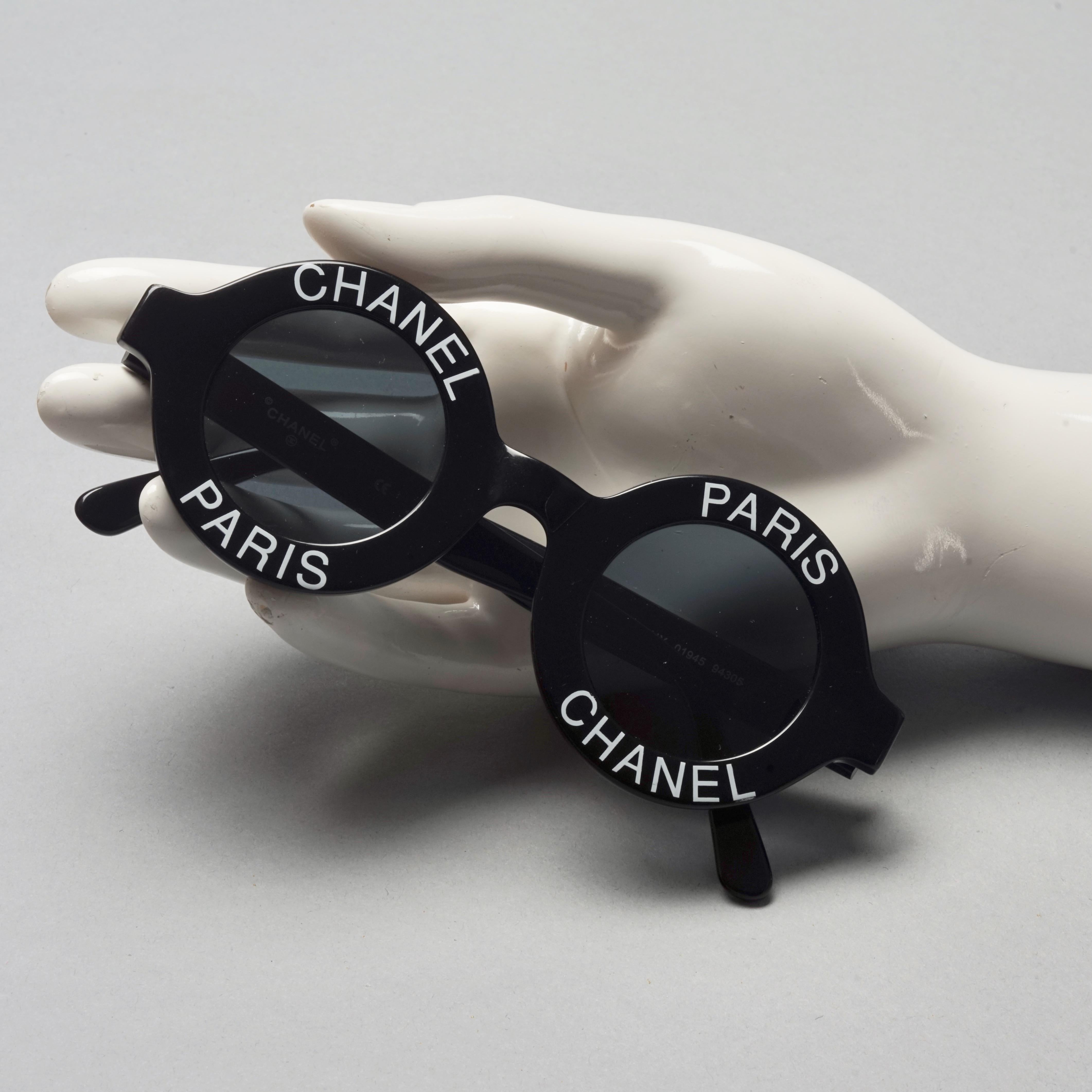 Vintage 1993 Iconic CHANEL PARIS CC Logo Round Black Sunglasses For Sale 5