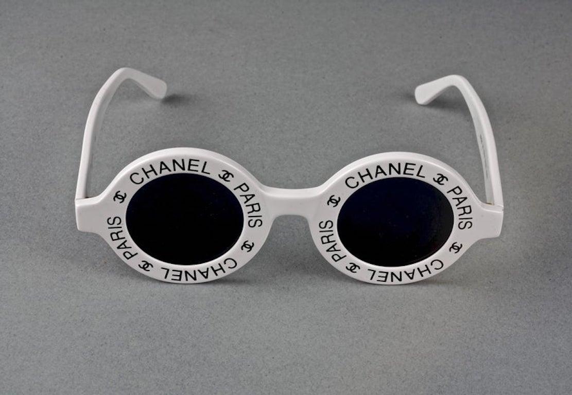 Vintage 1993 Iconic CHANEL PARIS CC Logo Round White Sunglasses

Measurements:
Height: 2.12 inches (5.4 cm)
Frame Width: 5.51 inches (14 cm)
Temples: 5.23 inches (13.3 cm)

From CHANEL Spring/ Summer 1993 collection.

Features:
- 100% Authentic