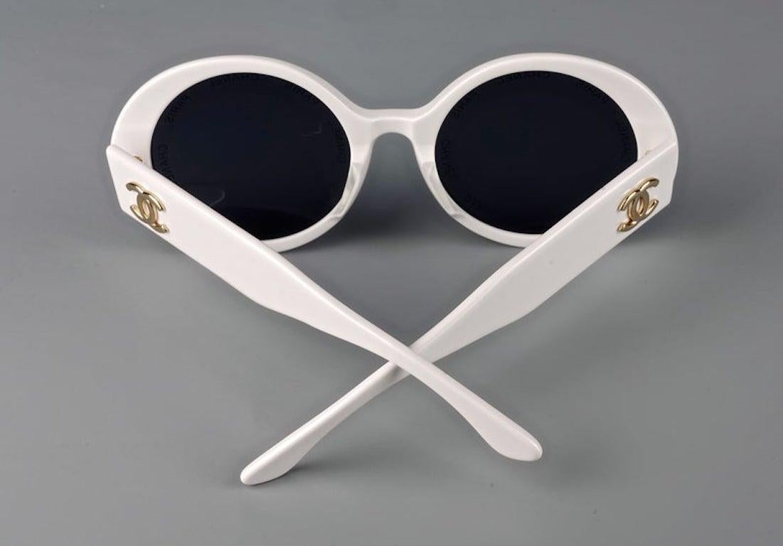 Vintage 1993 Iconic CHANEL PARIS Lens Round White Sunglasses As Seen On Rihana 1