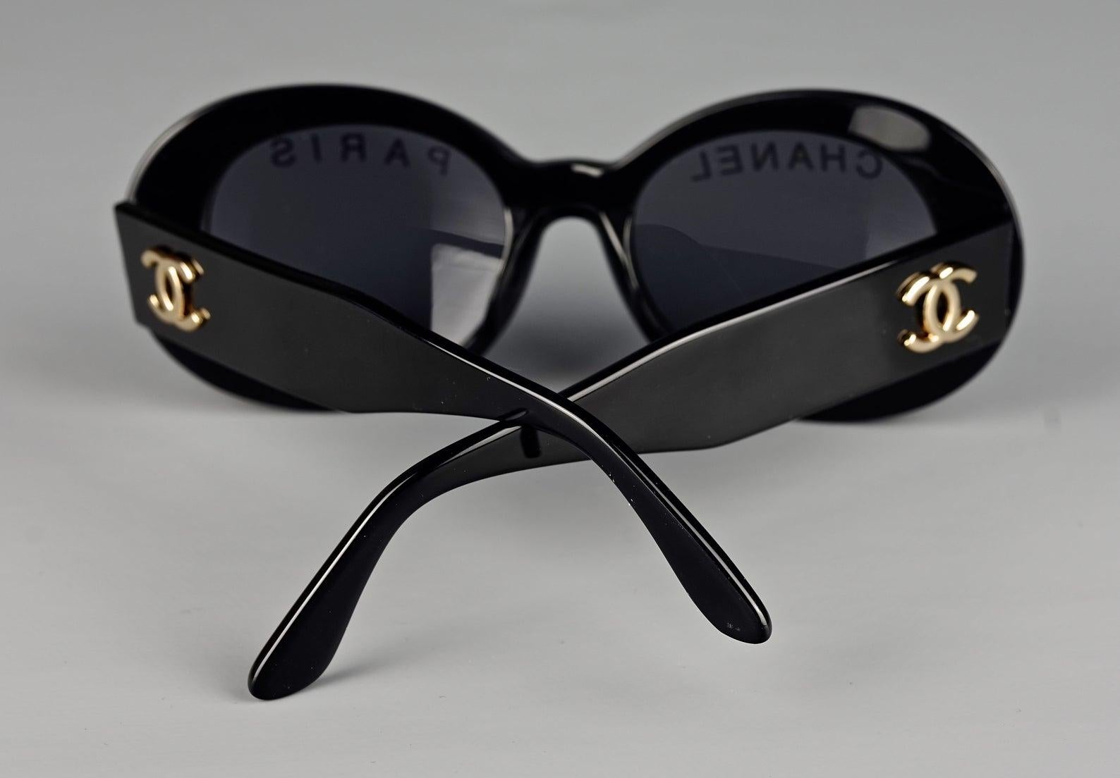 Vintage 1993 Iconic CHANEL PARIS Spelled Black Sunglasses 1