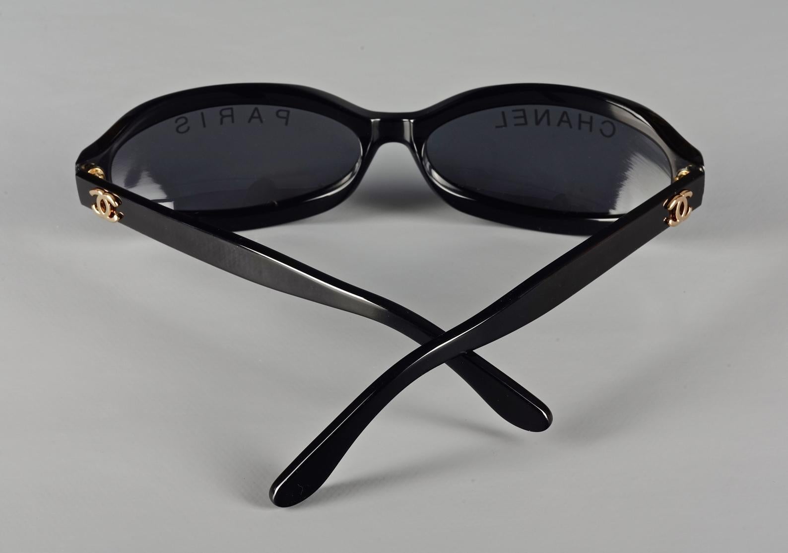 Women's or Men's Vintage 1993 Iconic CHANEL PARIS Spelled Narrow Frame Black Sunglasses