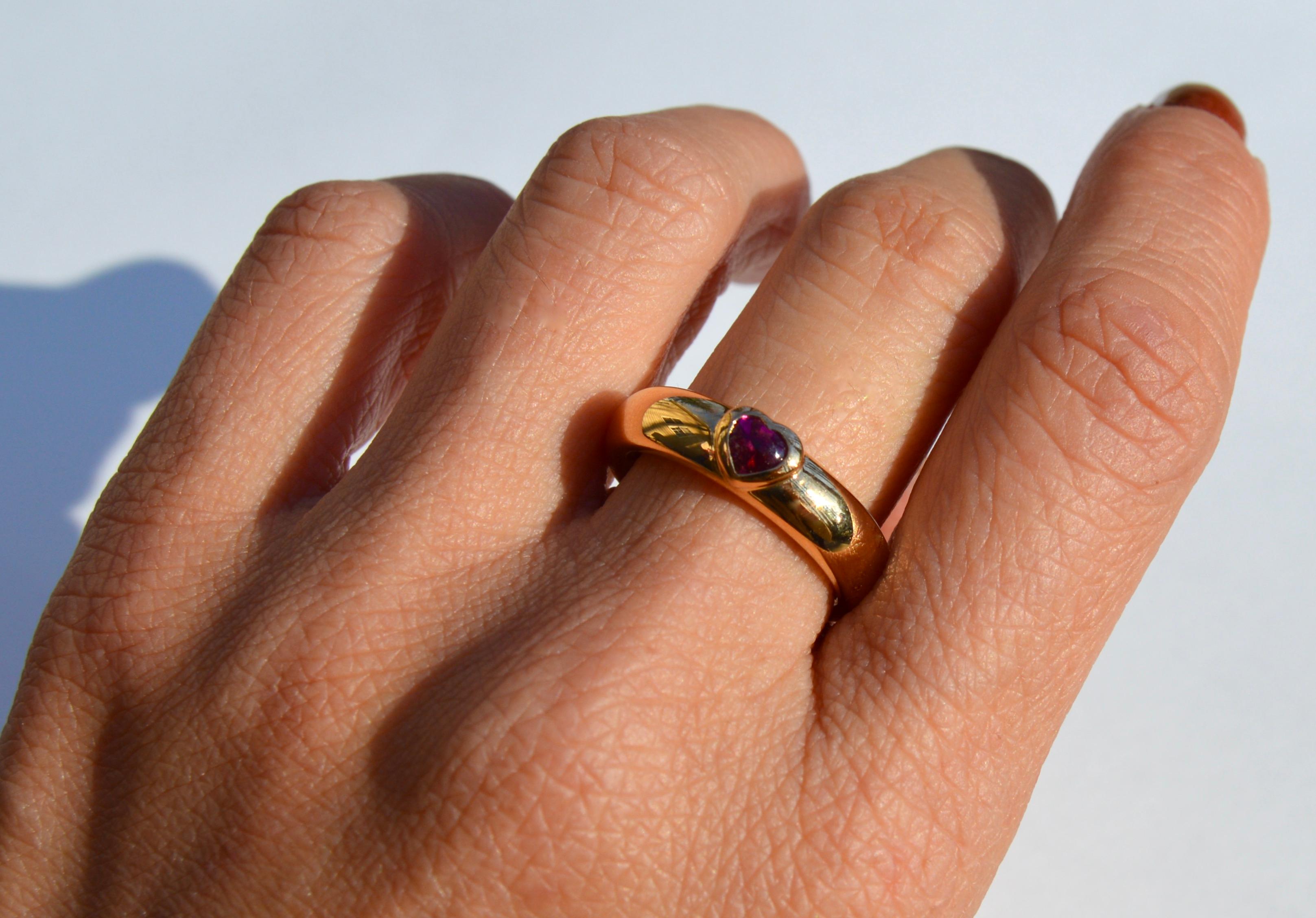 Vintage 1993 Tiffany & Co. 18 Karat Rose Gold Pink Tourmaline Heart Ring In Good Condition In Crownsville, MD
