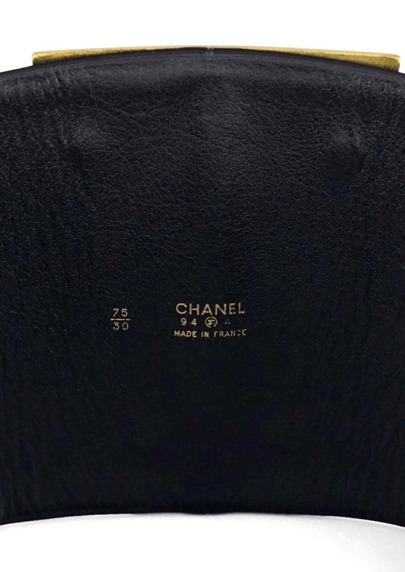 Women's Vintage 1994 CHANEL CC Logo Wide Trapezoid Buckle Leather Corset Belt For Sale