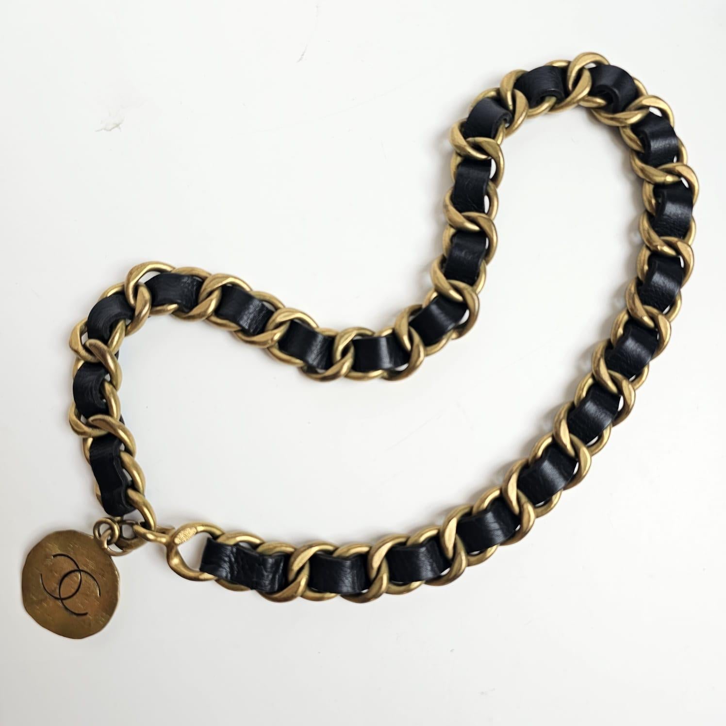 Black Vintage 1994 Chanel Chunky Chain Medallion Leather Belt