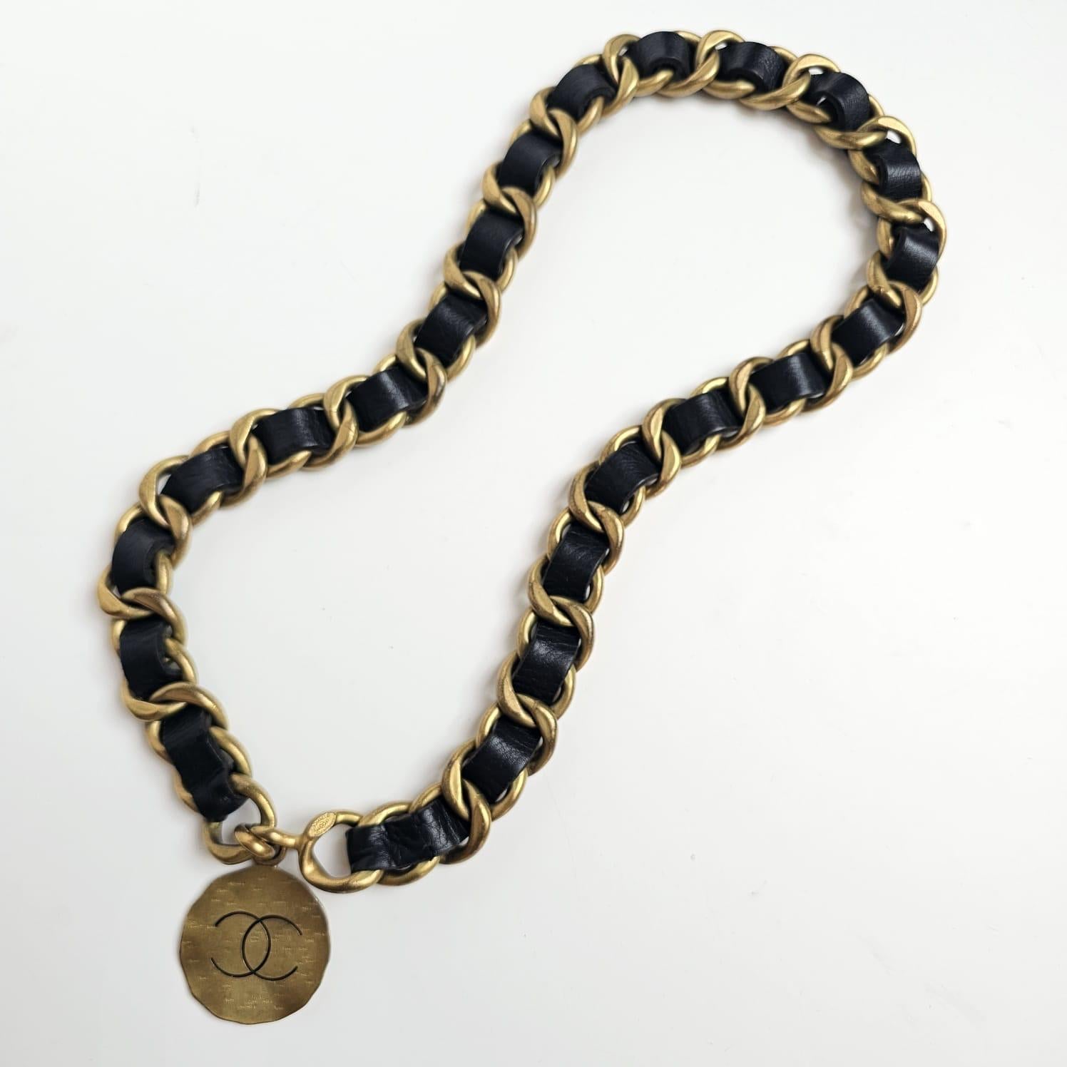 Women's Vintage 1994 Chanel Chunky Chain Medallion Leather Belt