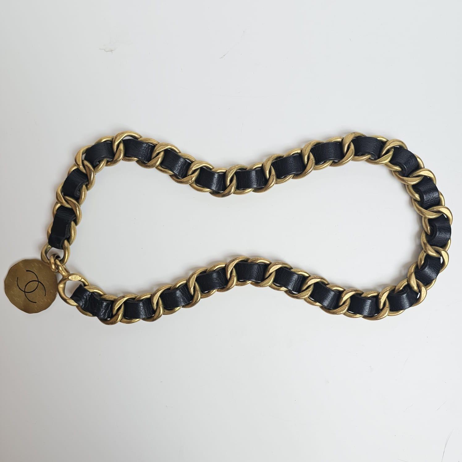 Vintage 1994 Chanel Chunky Chain Medallion Leather Belt 1