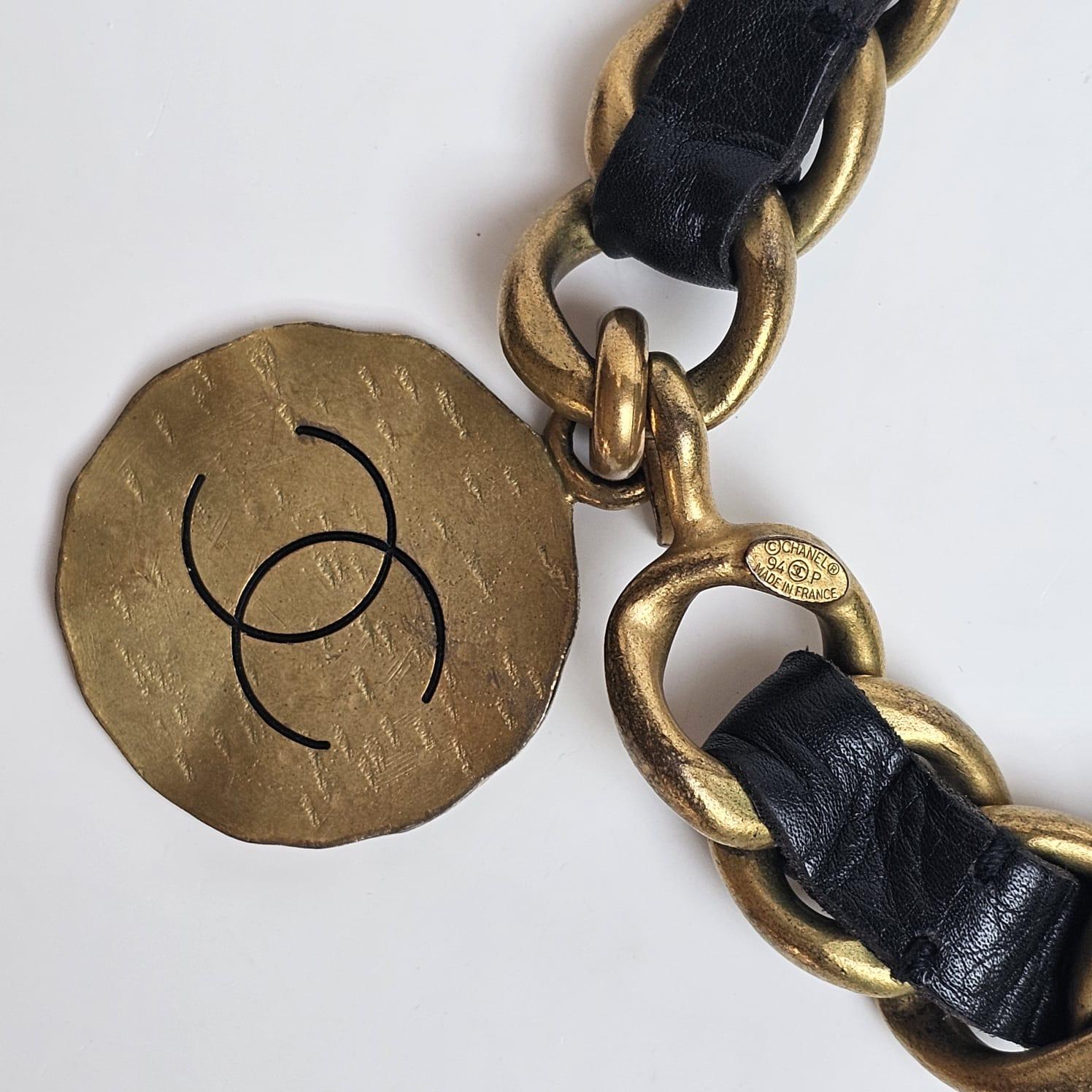 Vintage 1994 Chanel Chunky Chain Medallion Leather Belt 3