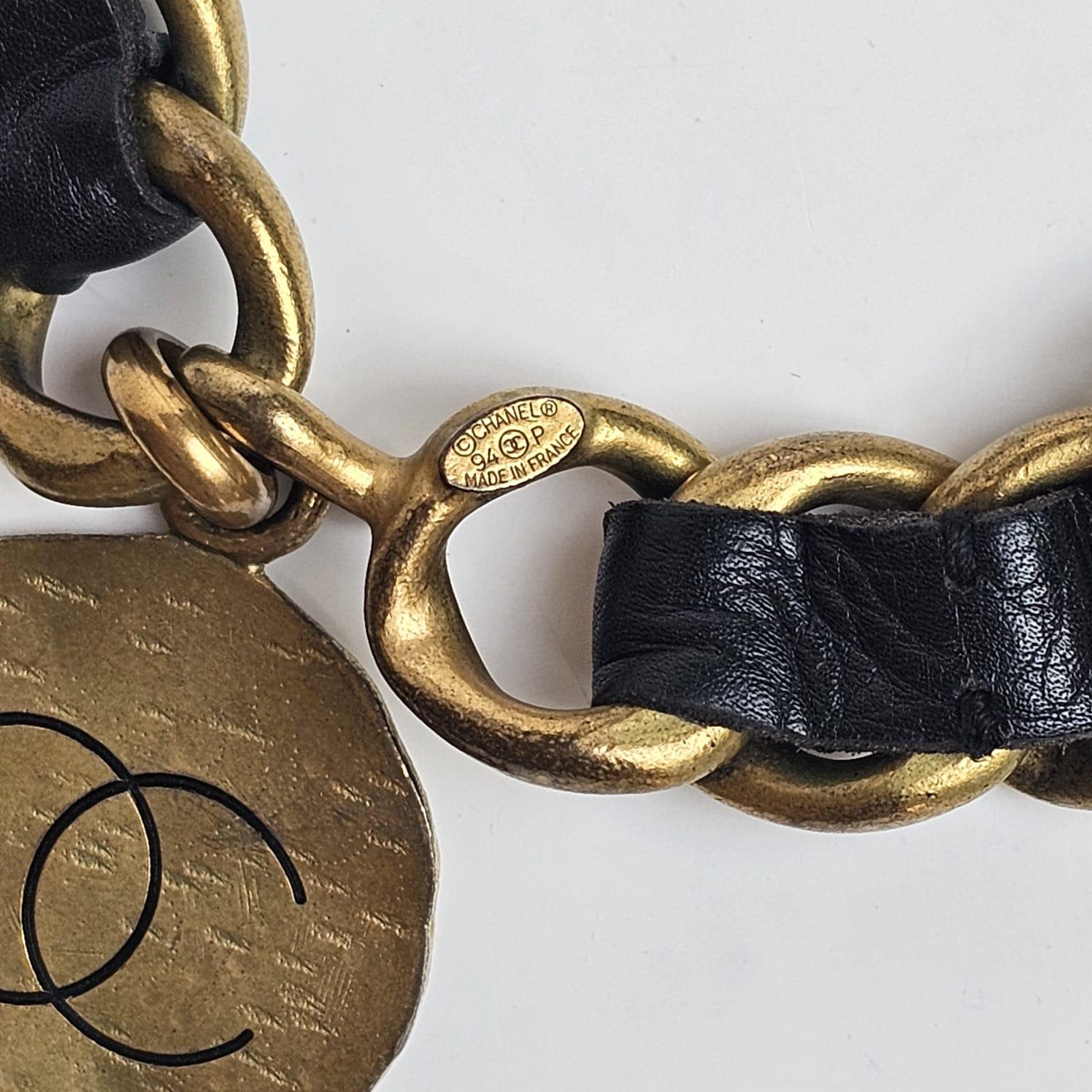 Vintage 1994 Chanel Chunky Chain Medallion Leather Belt 4