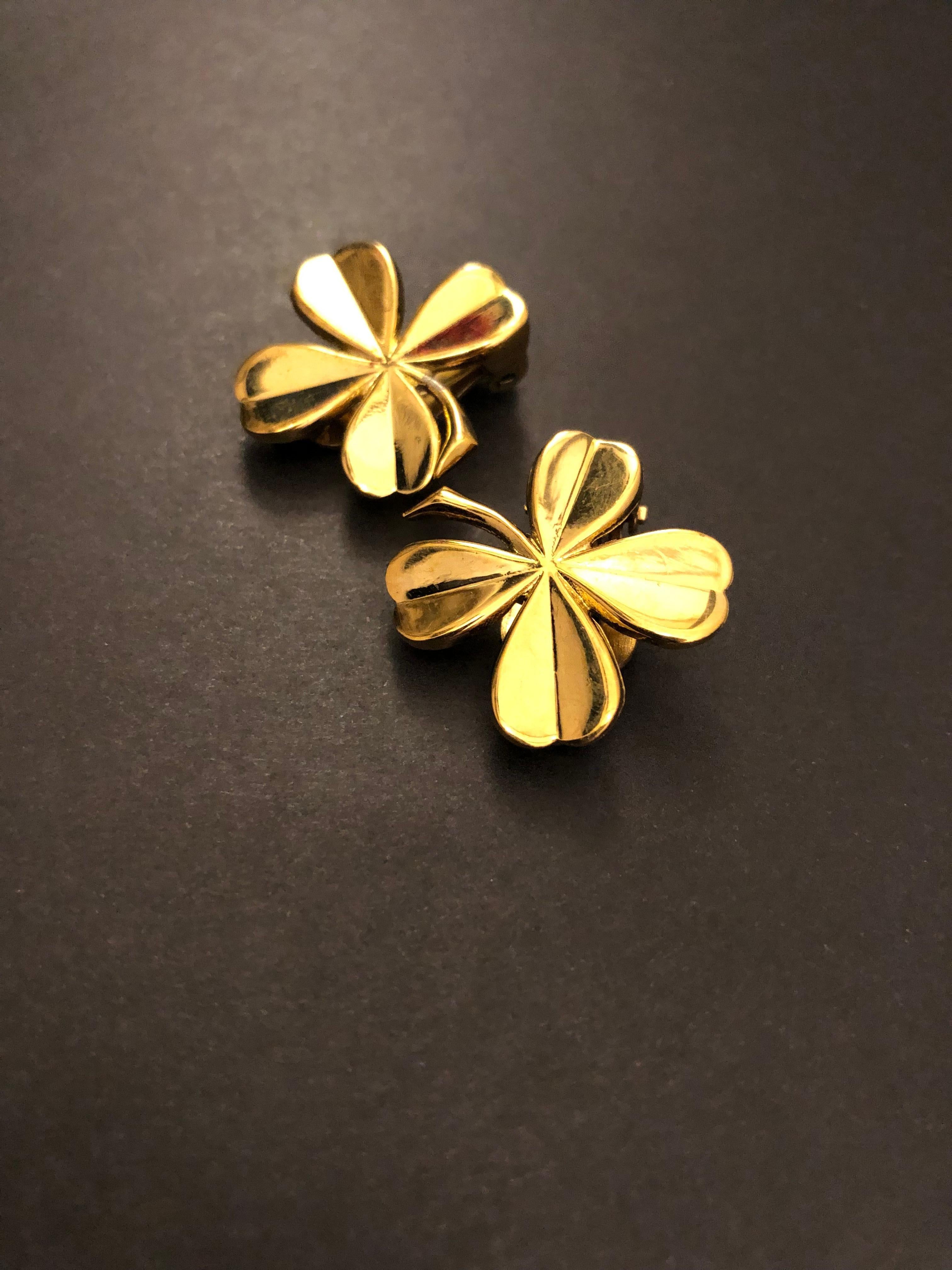 Women's 1994 Vintage CHANEL Gold Toned Clover Leaf Clip On Earrings