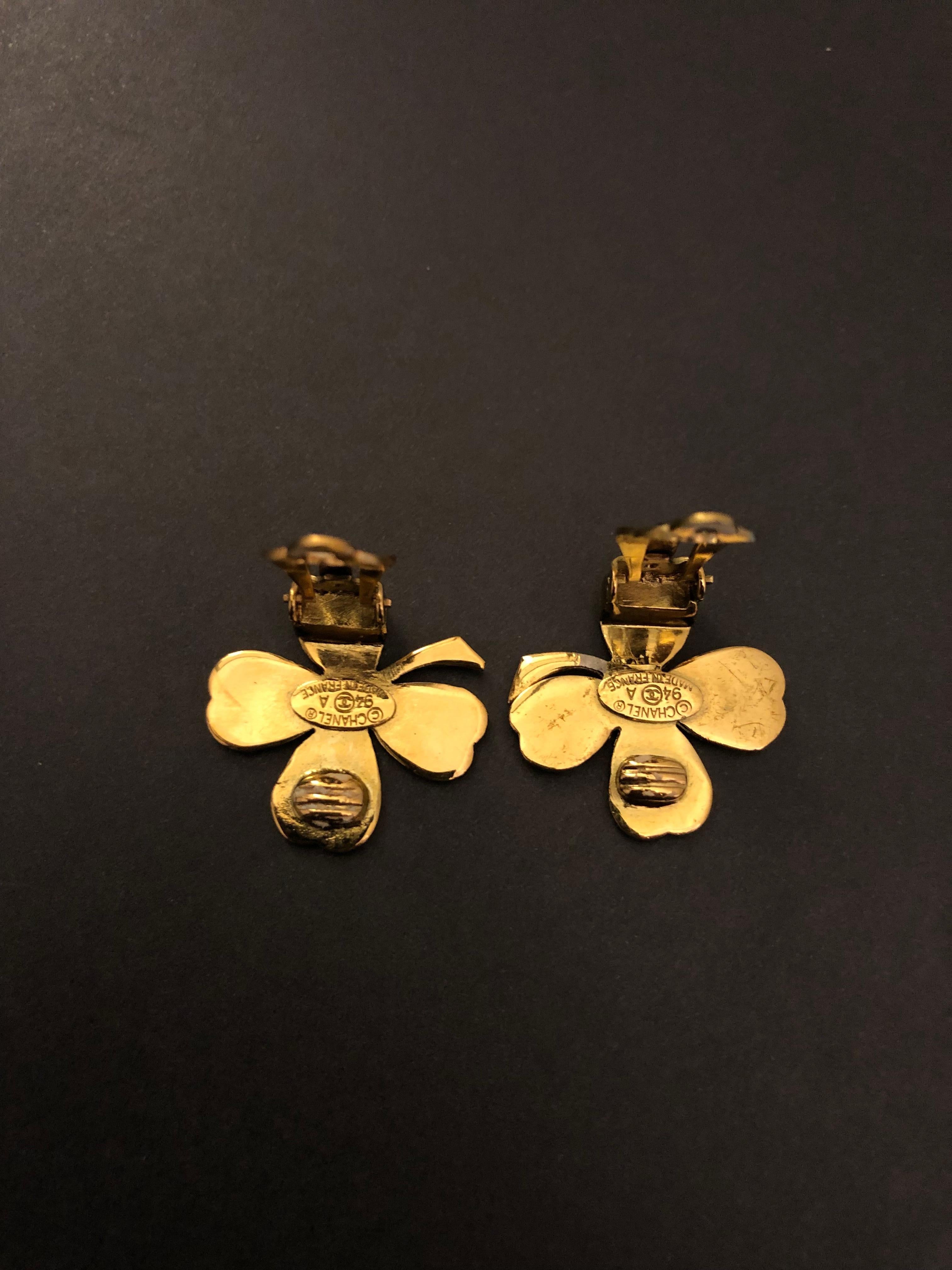 1994 Vintage CHANEL Gold Toned Clover Leaf Clip On Earrings 1