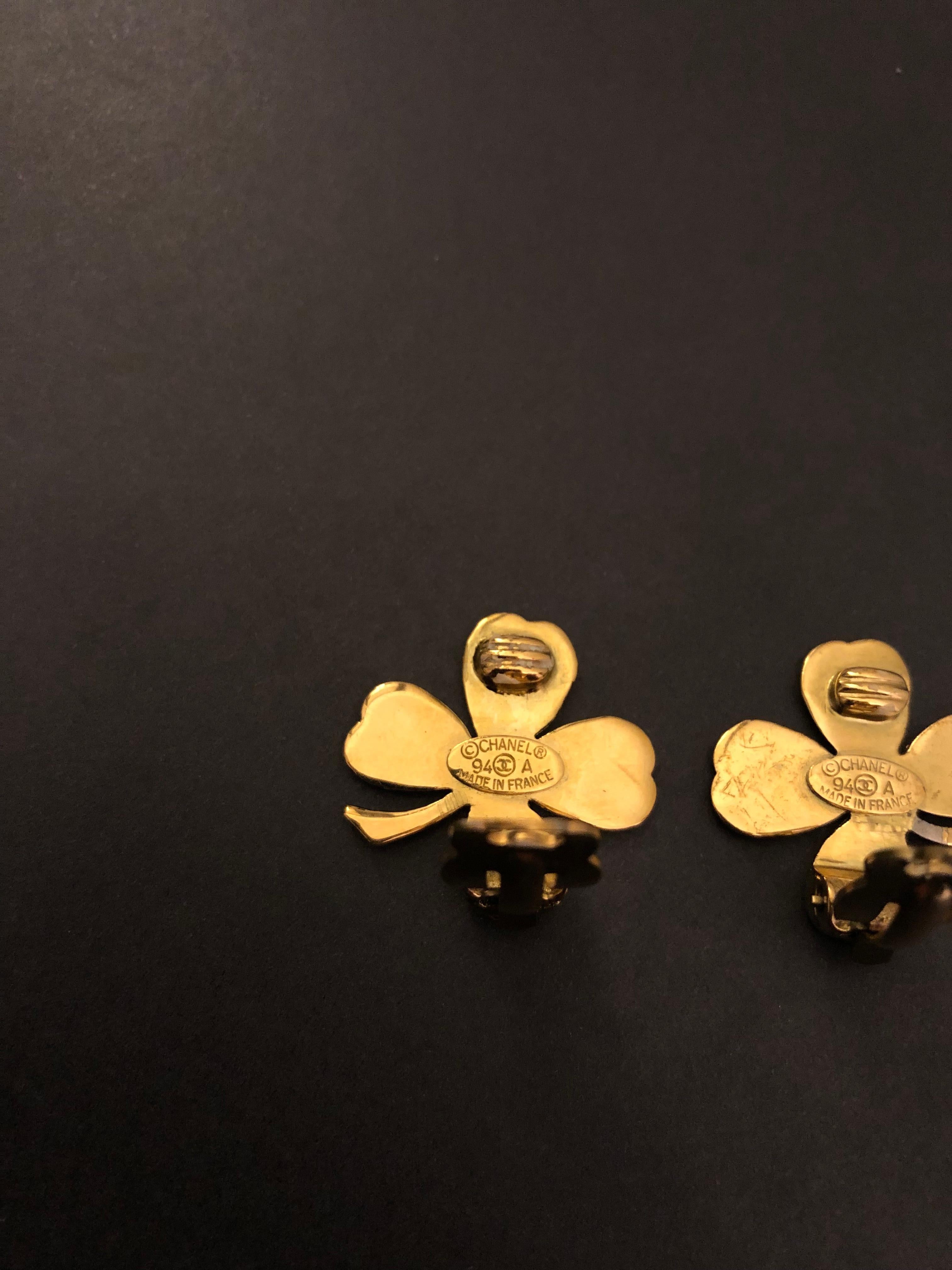 1994 Vintage CHANEL Gold Toned Clover Leaf Clip On Earrings 3