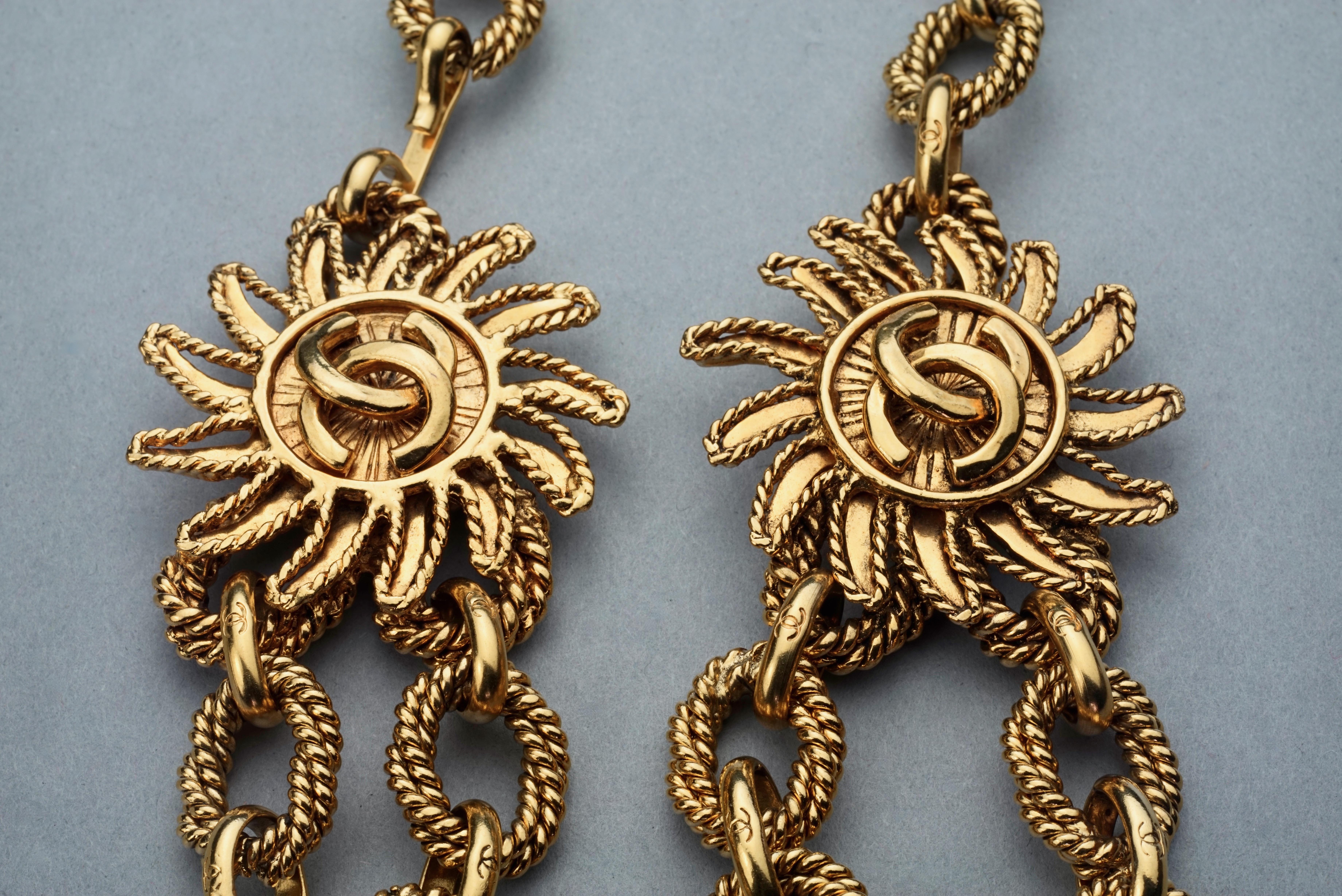 Vintage 1994 CHANEL Logo Medallón Sol Cinturón Charm en venta 5