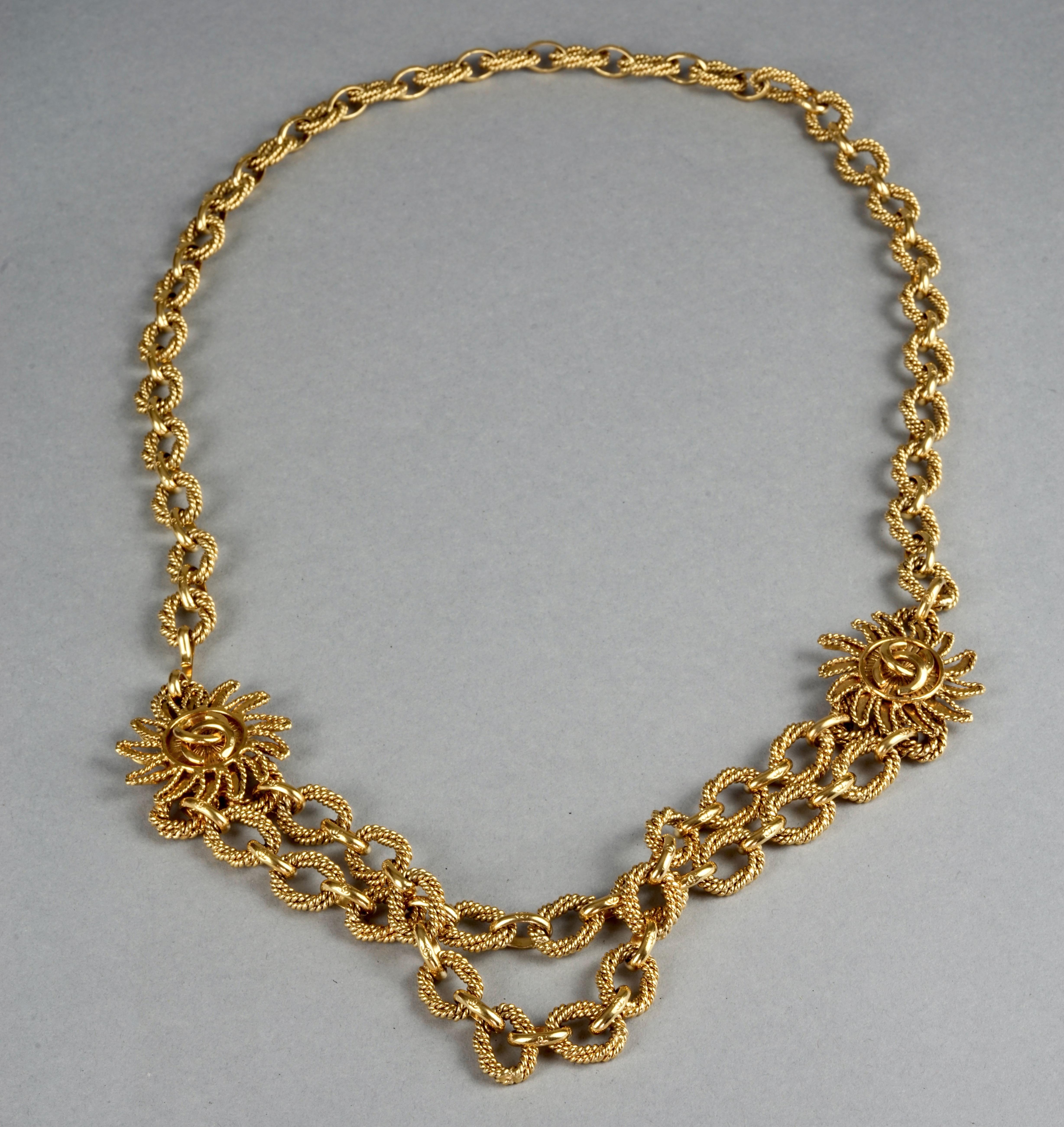 Vintage 1994 CHANEL Logo Medallón Sol Cinturón Charm en Bueno estado para la venta en Kingersheim, Alsace