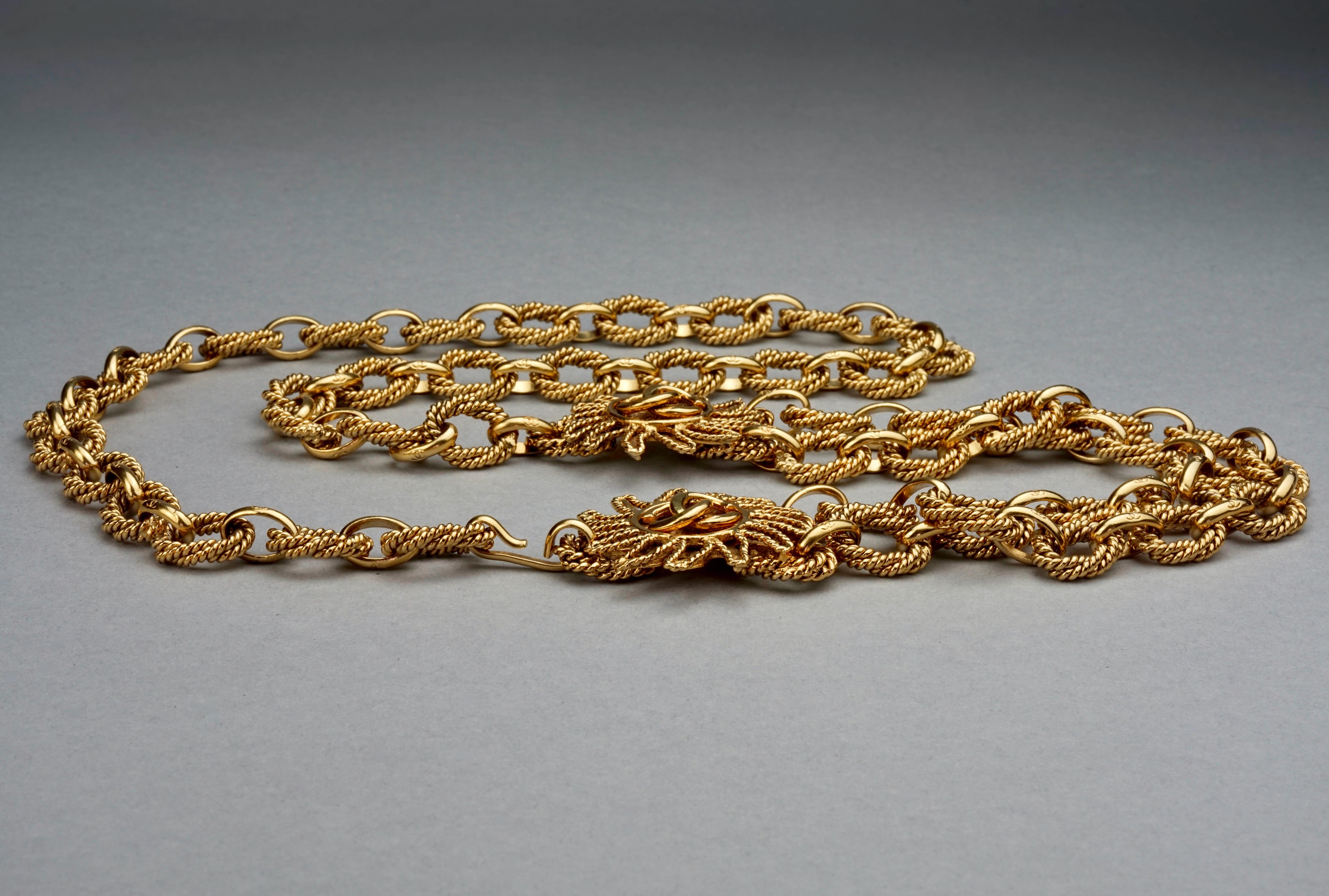 Vintage 1994 CHANEL Logo Medallón Sol Cinturón Charm en venta 1
