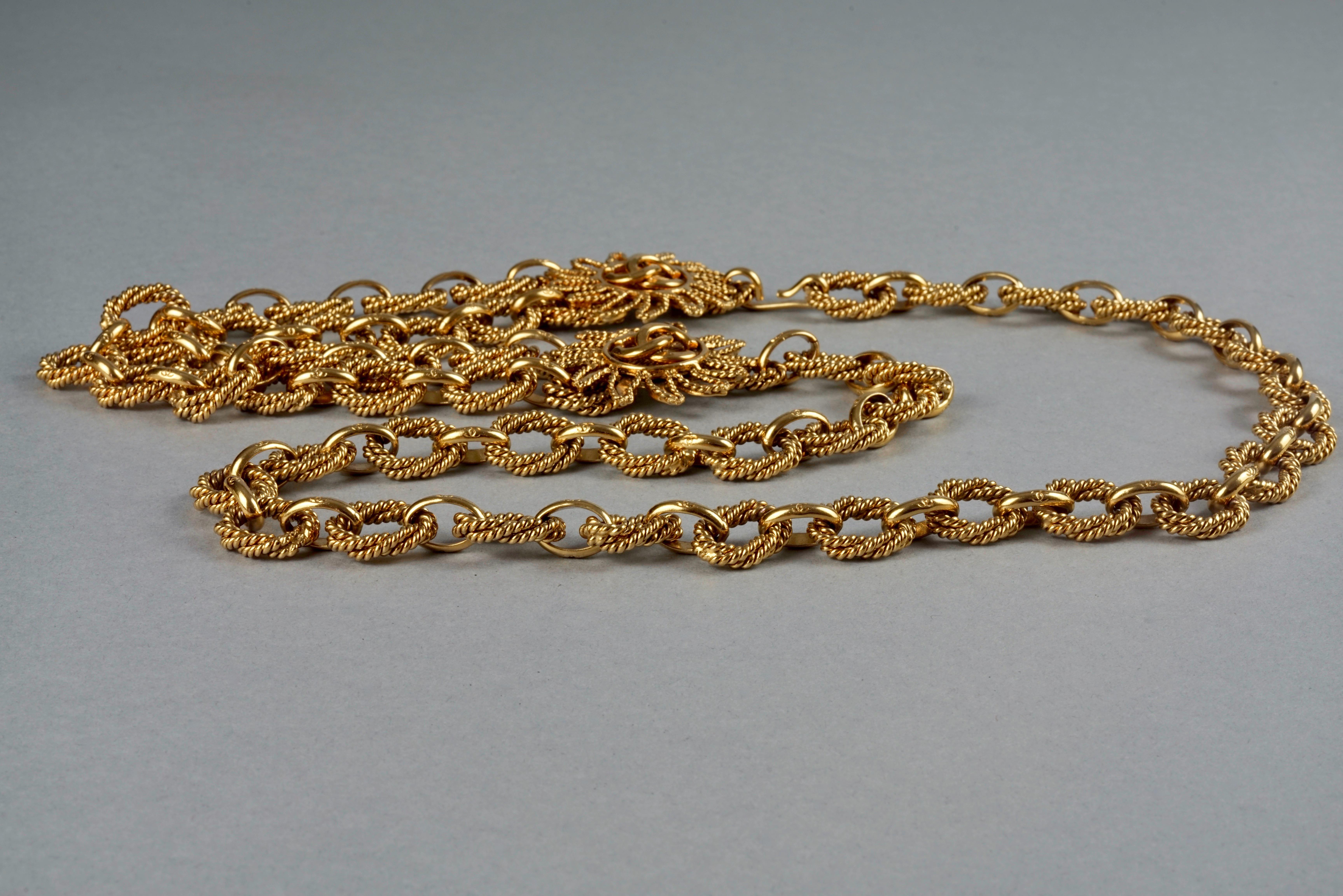 Vintage 1994 CHANEL Logo Medallón Sol Cinturón Charm en venta 2