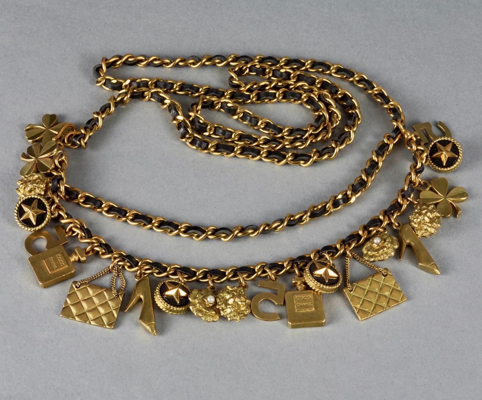Vintage 1994 CHANEL Lucky Charm Leather Chain Necklace Belt In Excellent Condition For Sale In Kingersheim, Alsace