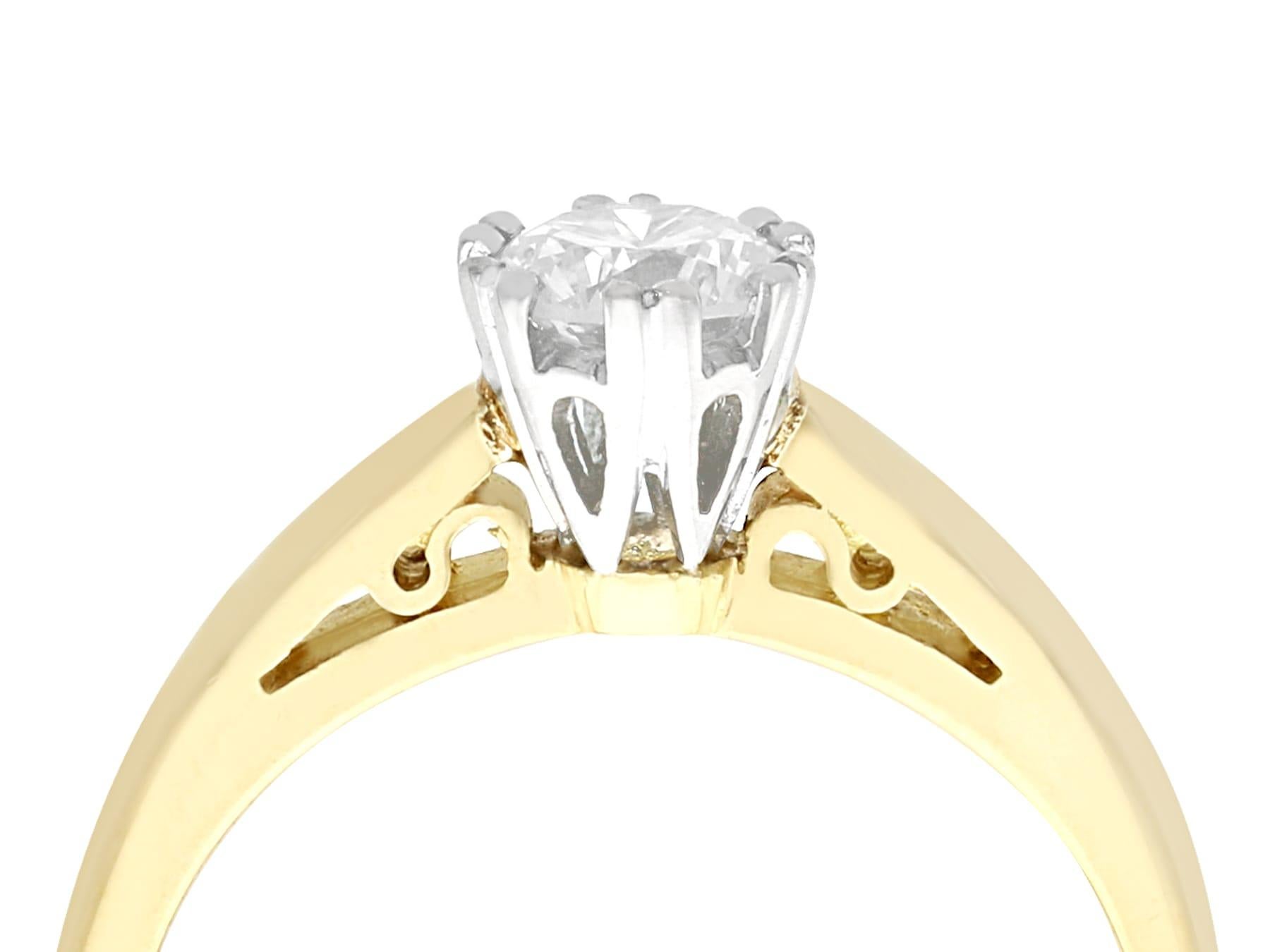 Une belle et impressionnante bague de fiançailles solitaire en or jaune 18 carats, or blanc 18 carats, sertie d'un diamant de 0,56 carat. Cette bague fait partie de nos collections de bijoux en diamant et de bijoux de succession.

Cette bague