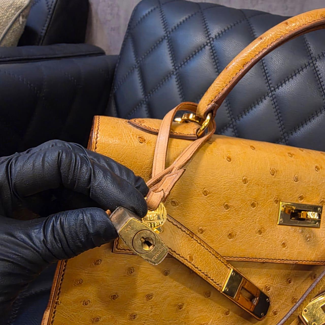 Femenino o masculino Vintage 1994 Hermes Bolso Kelly 32 Avestruz Castaño en venta