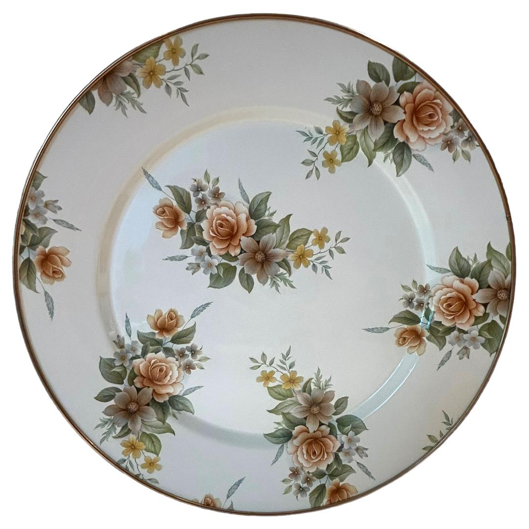 The camp floral design is color-glazed and has hand decorated enamelware with floral transfers. Made of heavy-gauge, hand glazed steel underbody embellished with hand applied floral transfers, rimmed in bronze stainless steel.  

Pieces may vary due