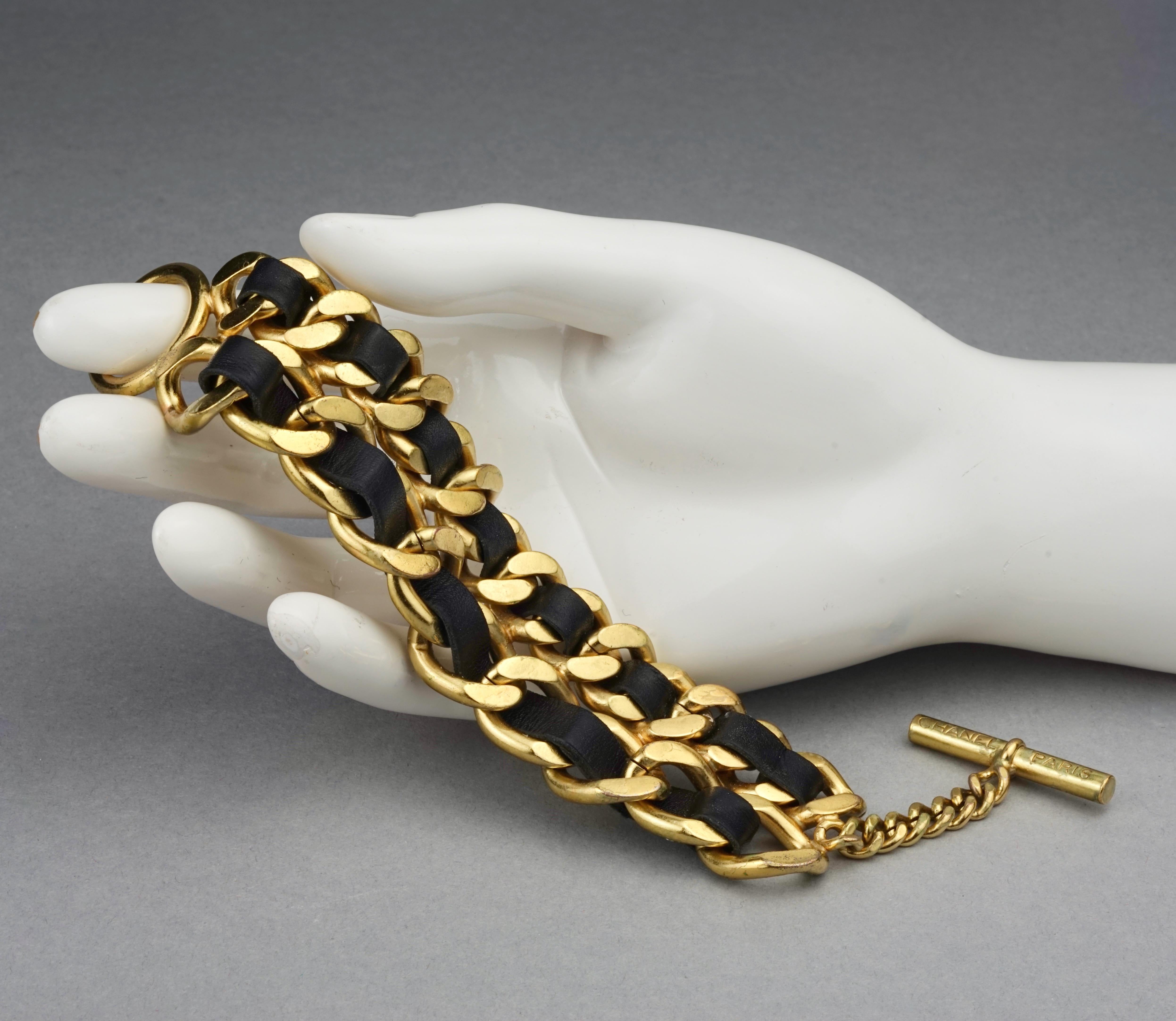 Women's Vintage 1995 CHANEL Double Leather Chain Cuff Bracelet For Sale