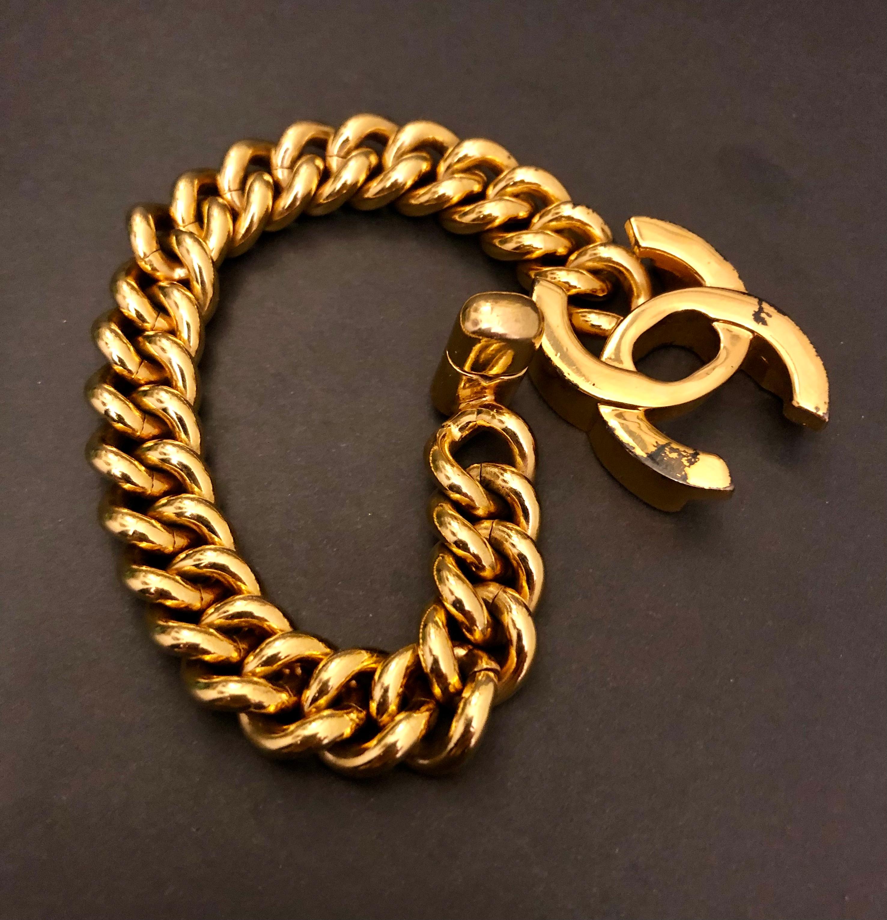 1995 Vintage CHANEL Gold Toned Turnlock Chain Bracelet Turn Lock 4