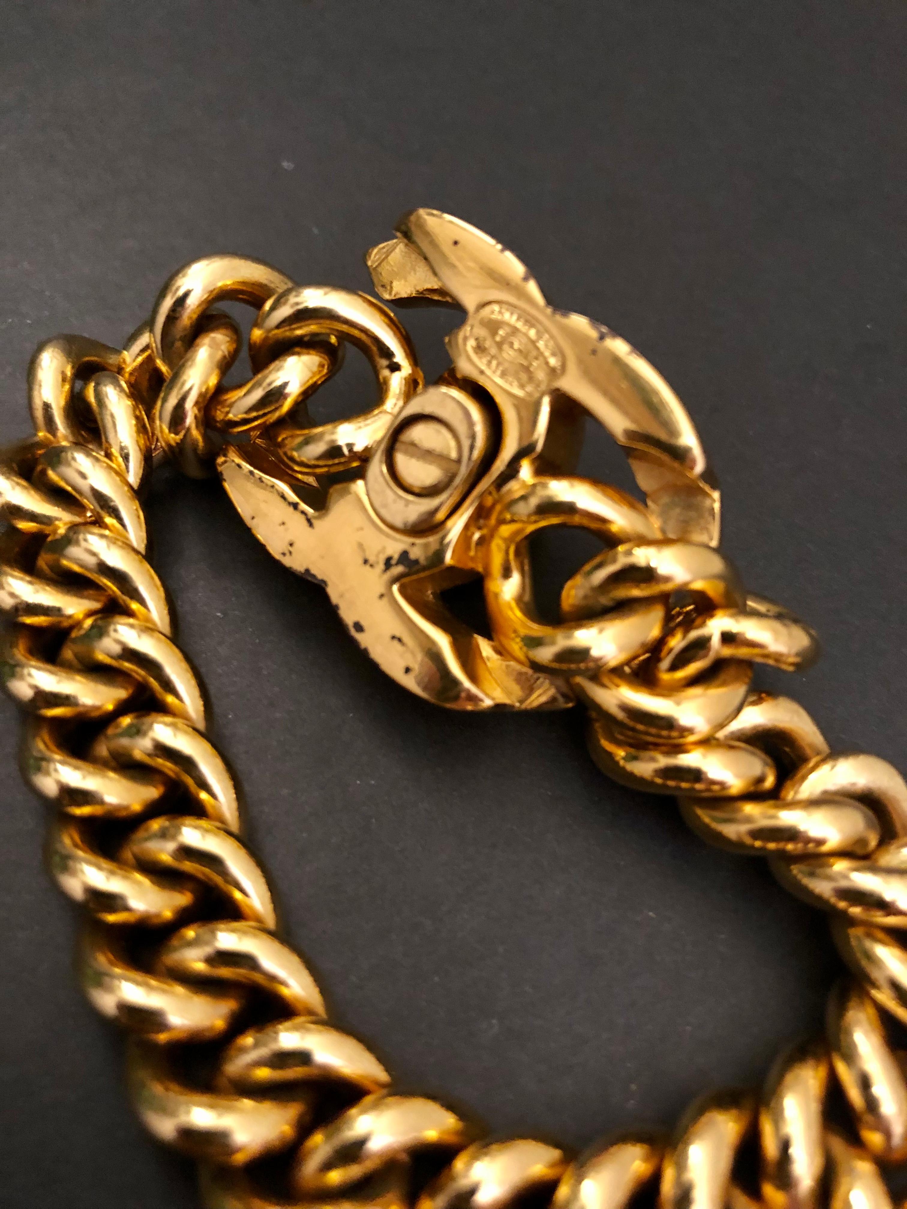 1995 Vintage CHANEL Gold Toned Turnlock Chain Bracelet Turn Lock In Fair Condition In Bangkok, TH