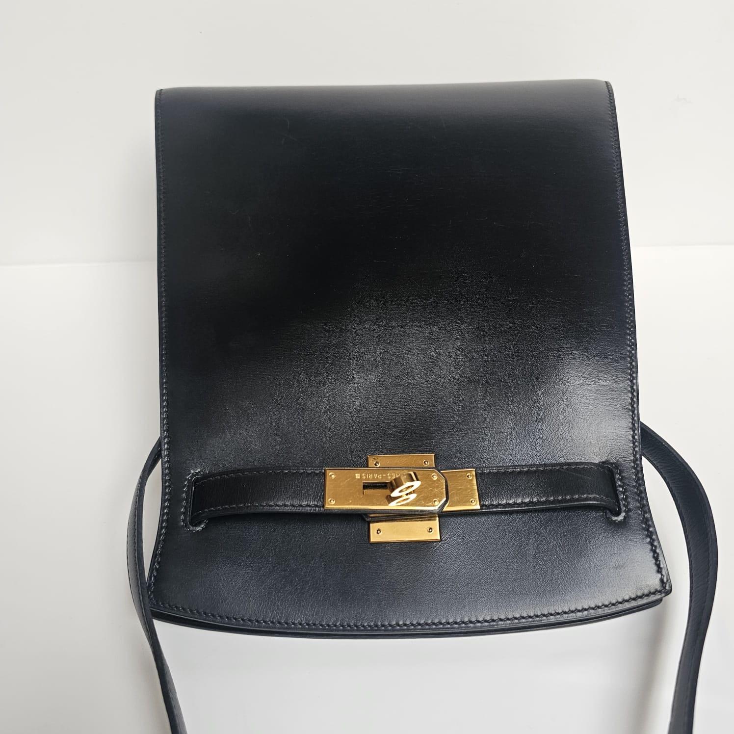 Very coveted vintage kelly sport MM in black box leather with gold hardware. In original condition but the leather has been treated with leather lotion to prevent dryness. Visible scuffing and scratches due to the nature of the leather, but in very