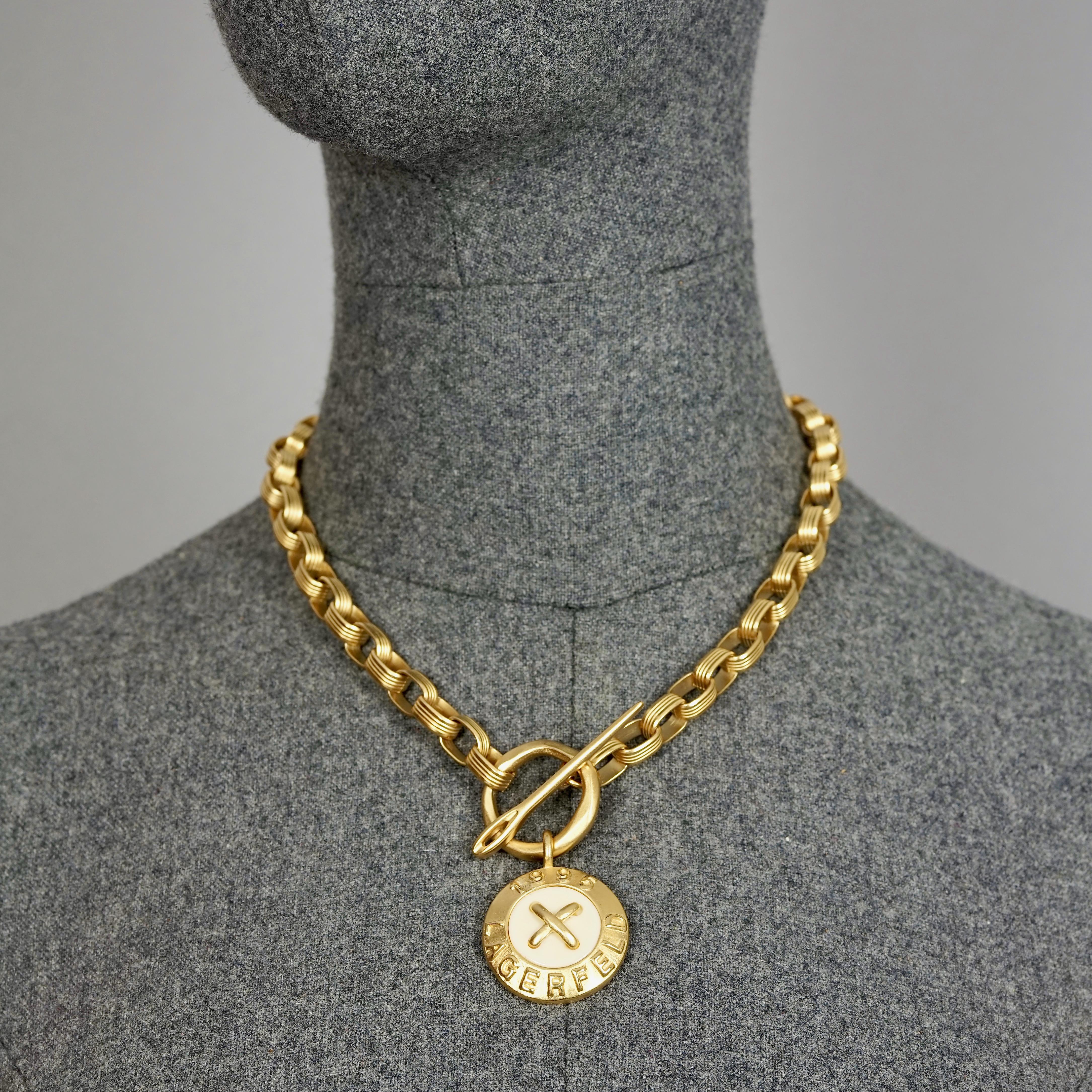 Vintage 1995 KARL LAGERFELD Logo Button and Needle Chain Necklace In Good Condition For Sale In Kingersheim, Alsace